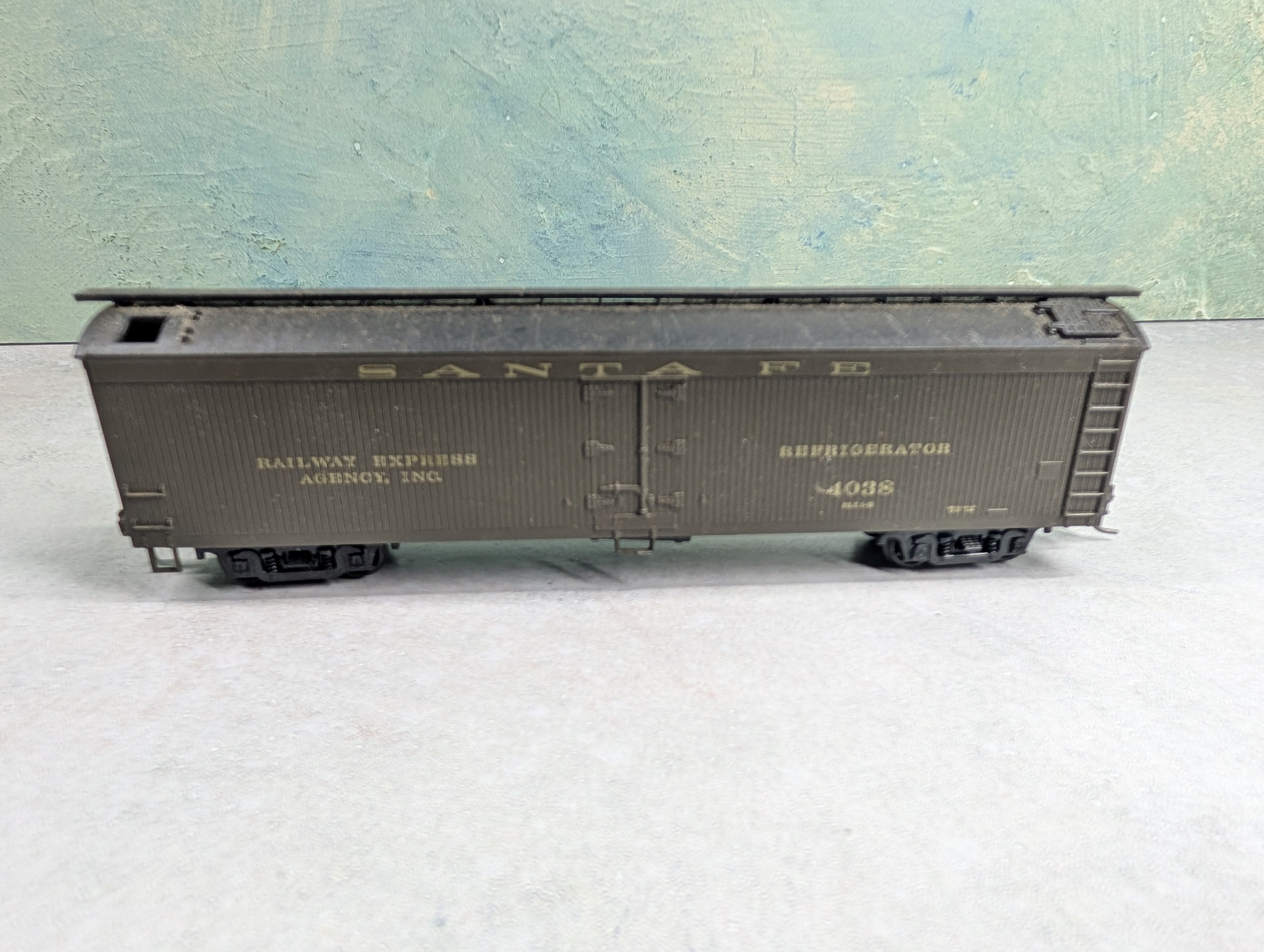 USED HO Scale 50' Wooden Refrigerator Santa Fe REA #4038