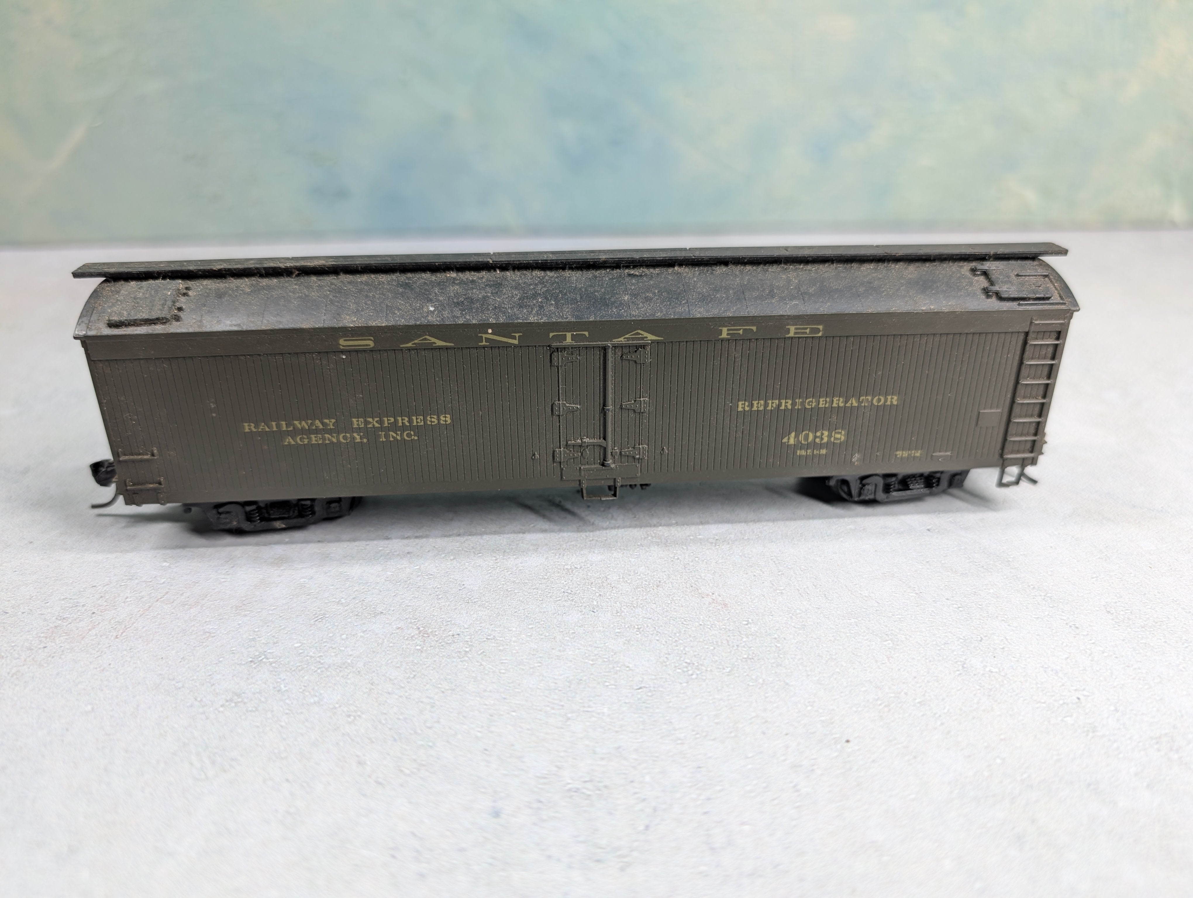 USED HO Scale 50' Wooden Refrigerator Santa Fe REA #4038