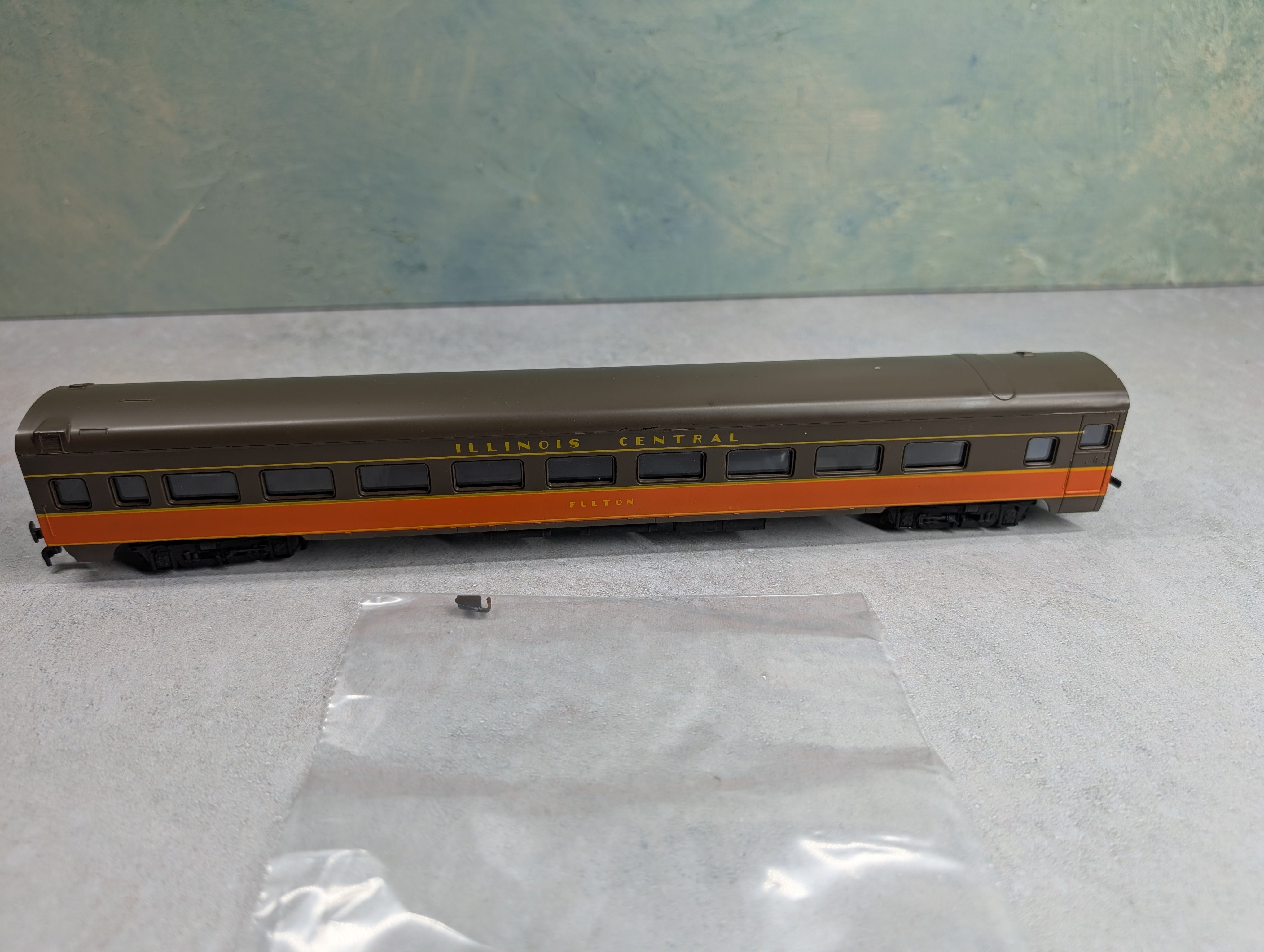 USED Rivarossi HO Scale Coach Passenger Car Illinois Central Fulton