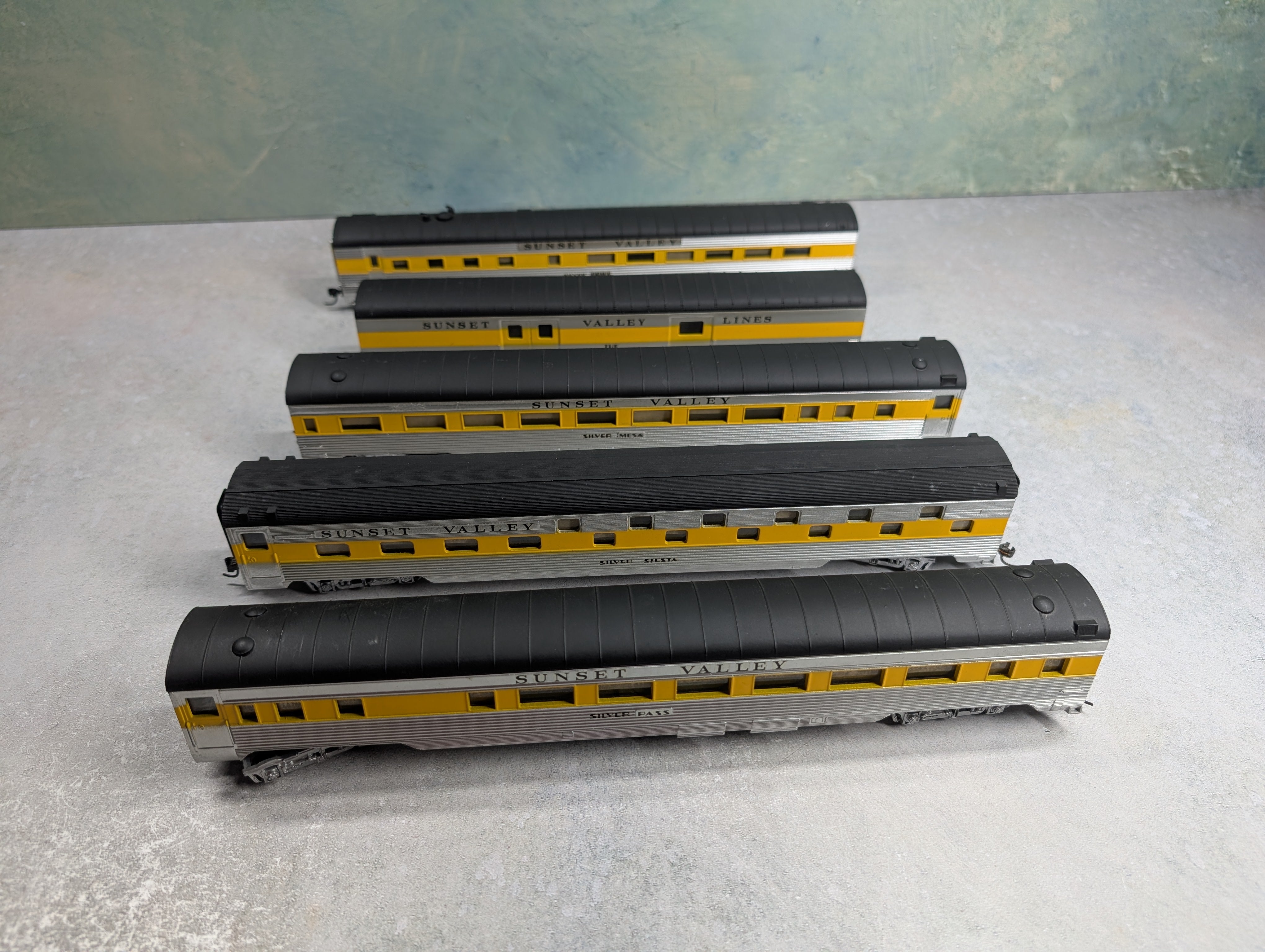 USED Con-Cor HO Scale Lot of Custom Passenger Cars (5 pcs)