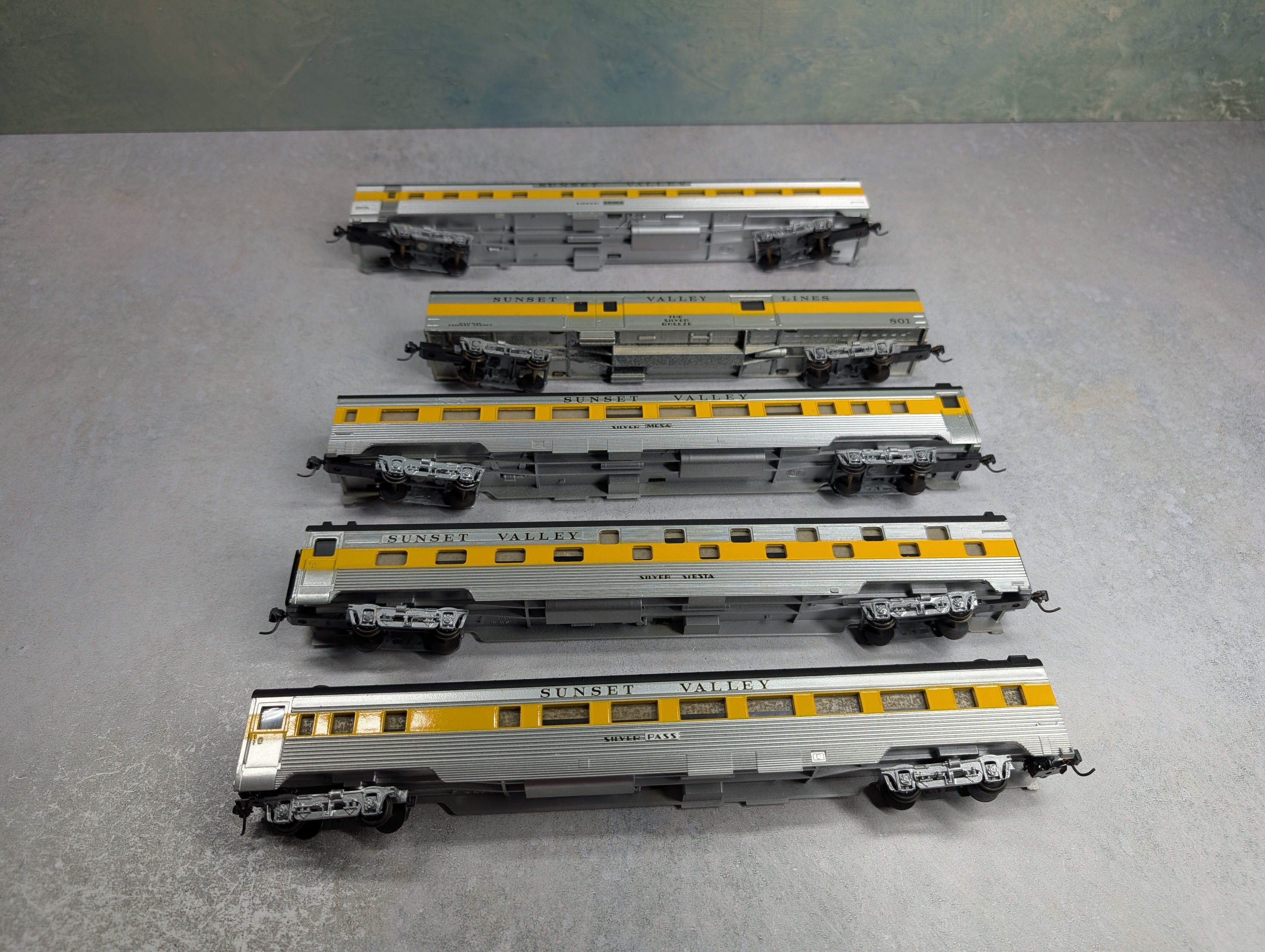 USED Con-Cor HO Scale Lot of Custom Passenger Cars (5 pcs)