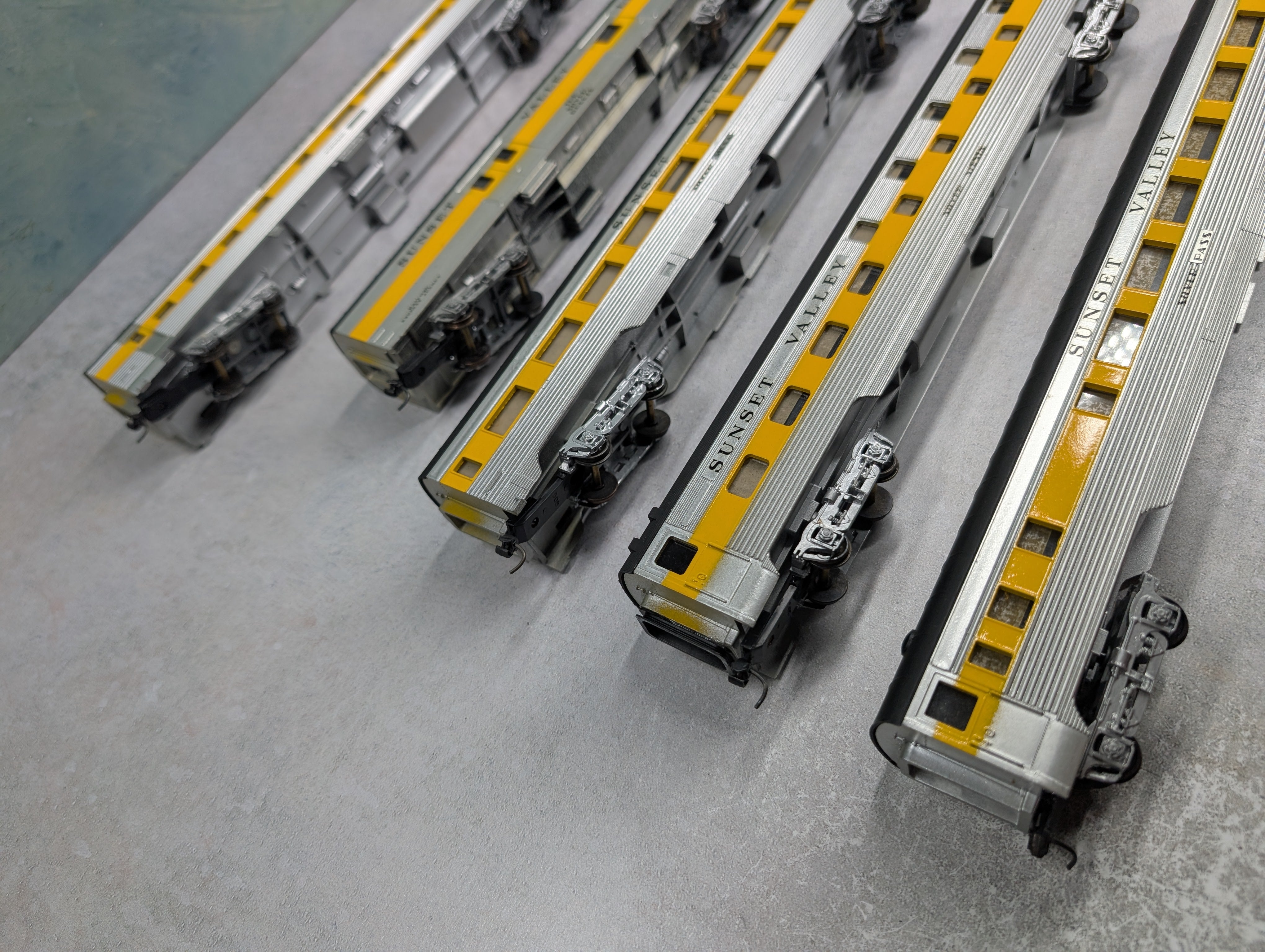 USED Con-Cor HO Scale Lot of Custom Passenger Cars (5 pcs)