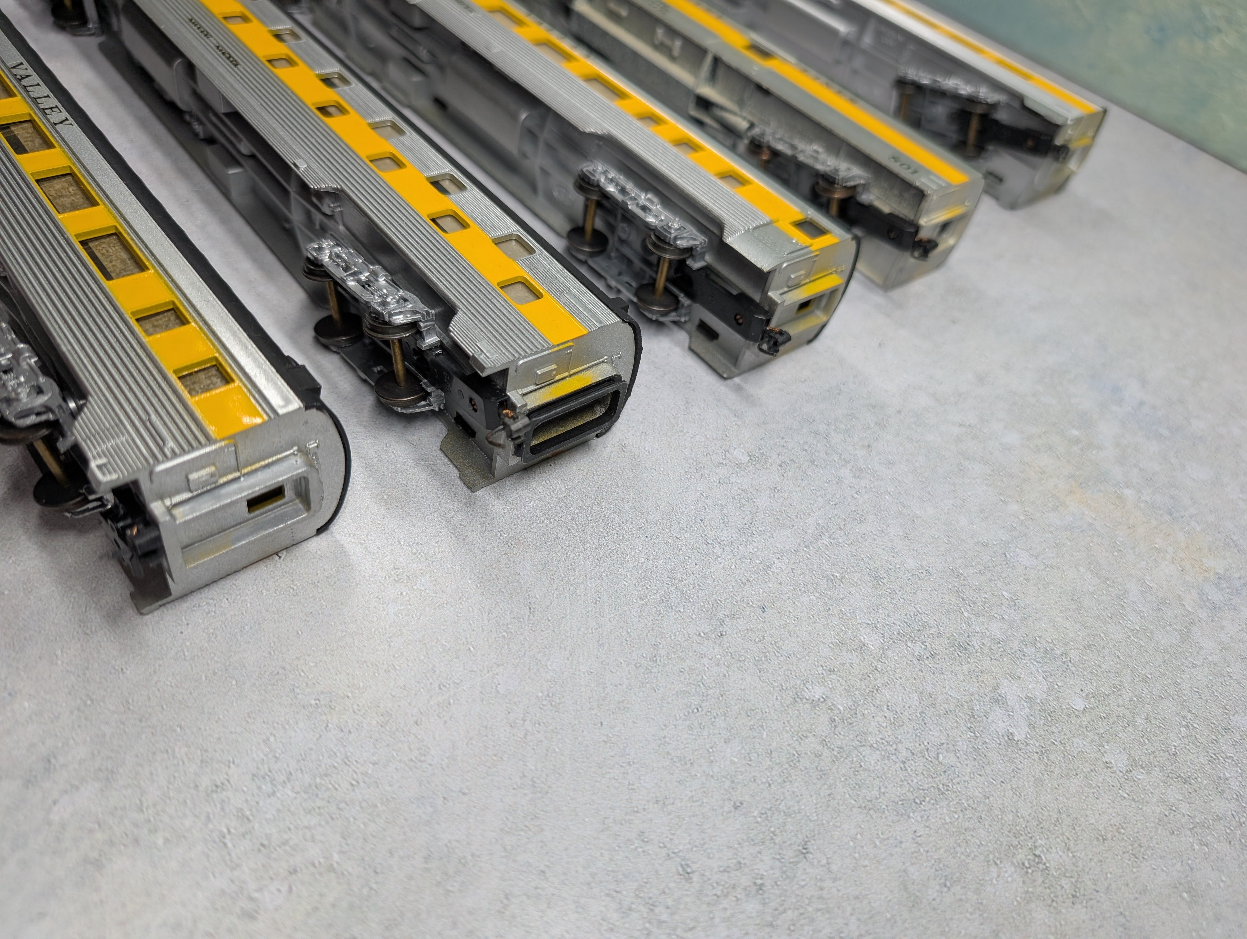 USED Con-Cor HO Scale Lot of Custom Passenger Cars (5 pcs)