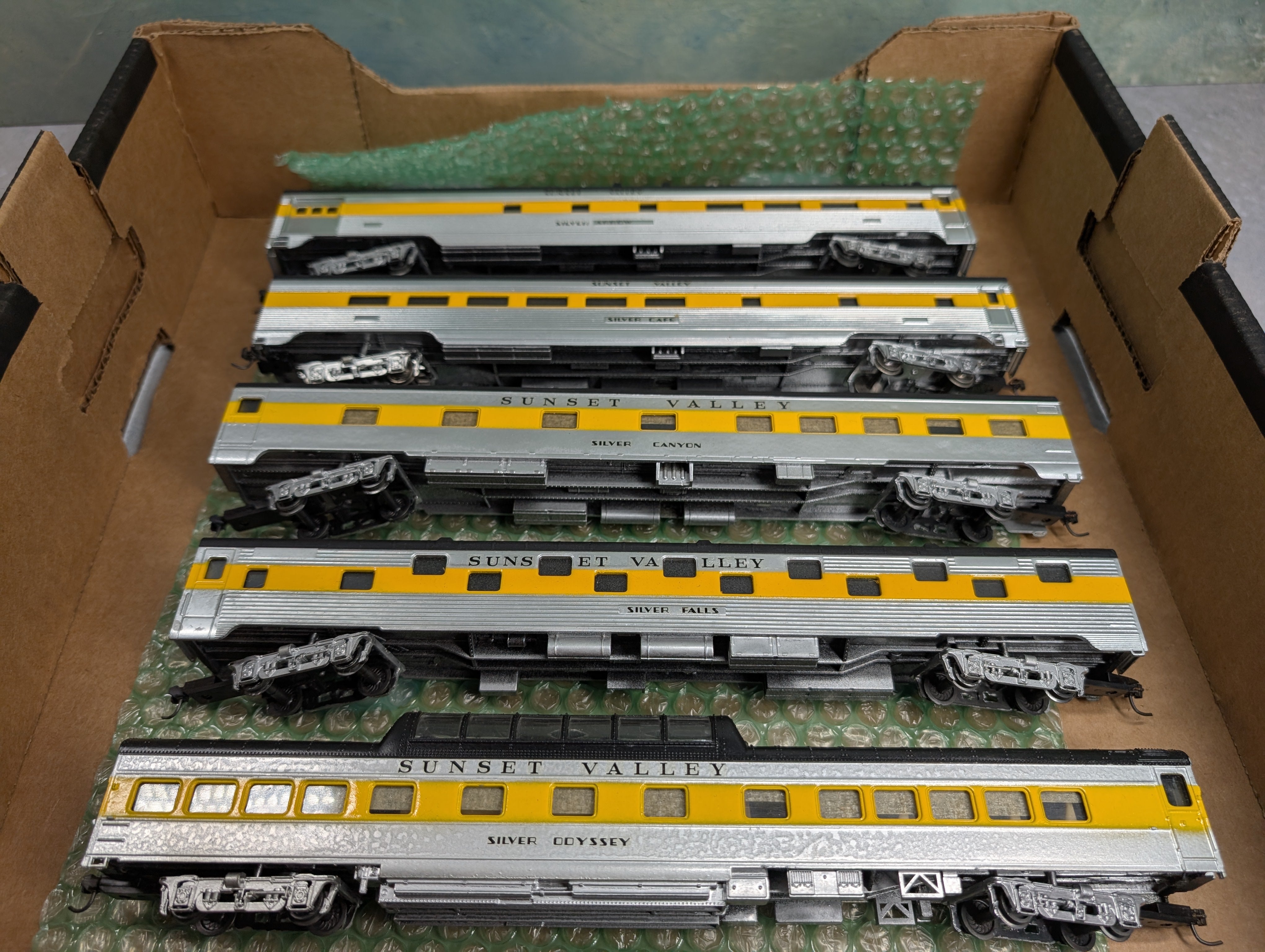 USED HO Scale Lot of Various Custom Passenger Cars (7 pcs)