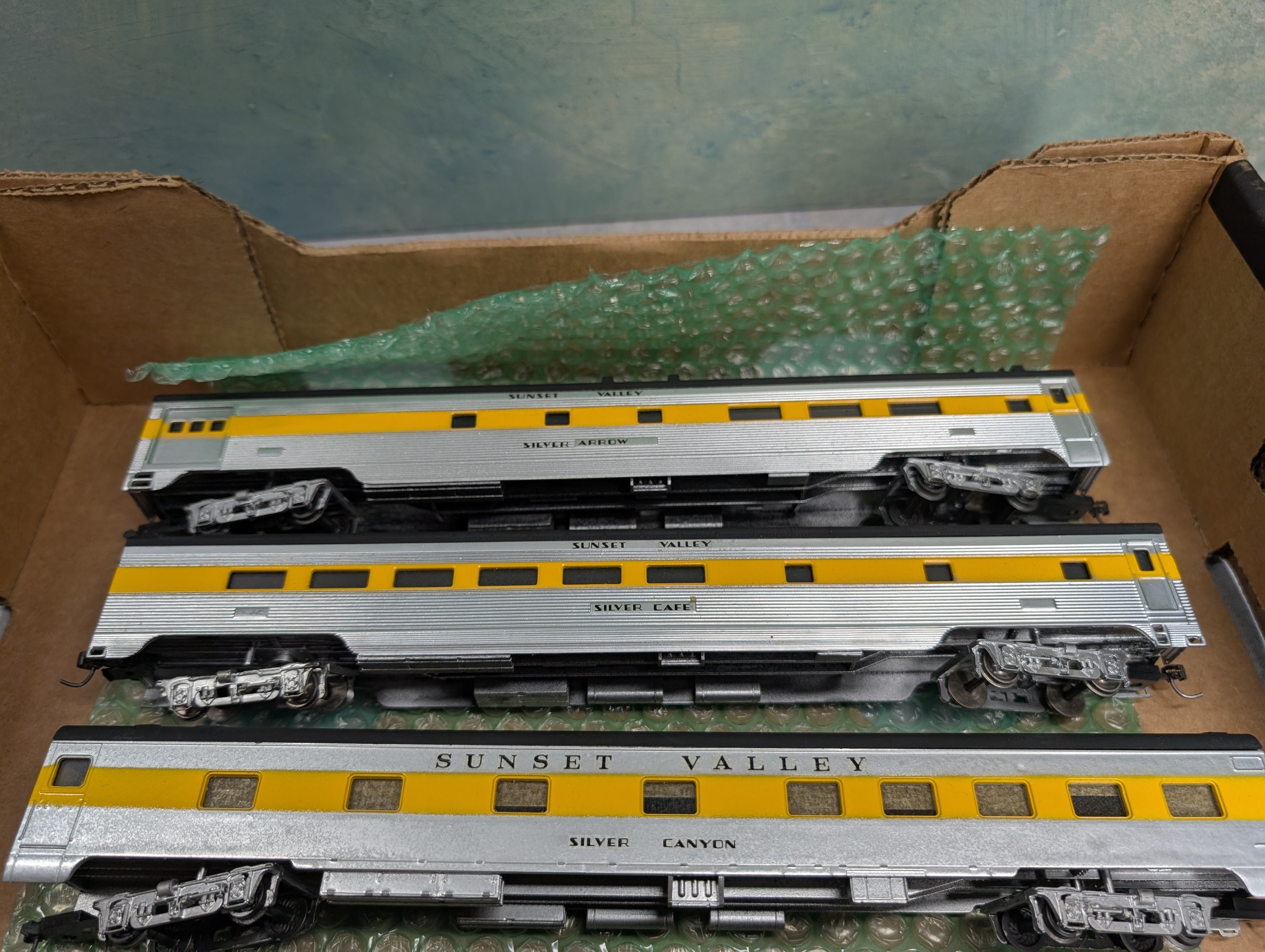 USED HO Scale Lot of Various Custom Passenger Cars (7 pcs)