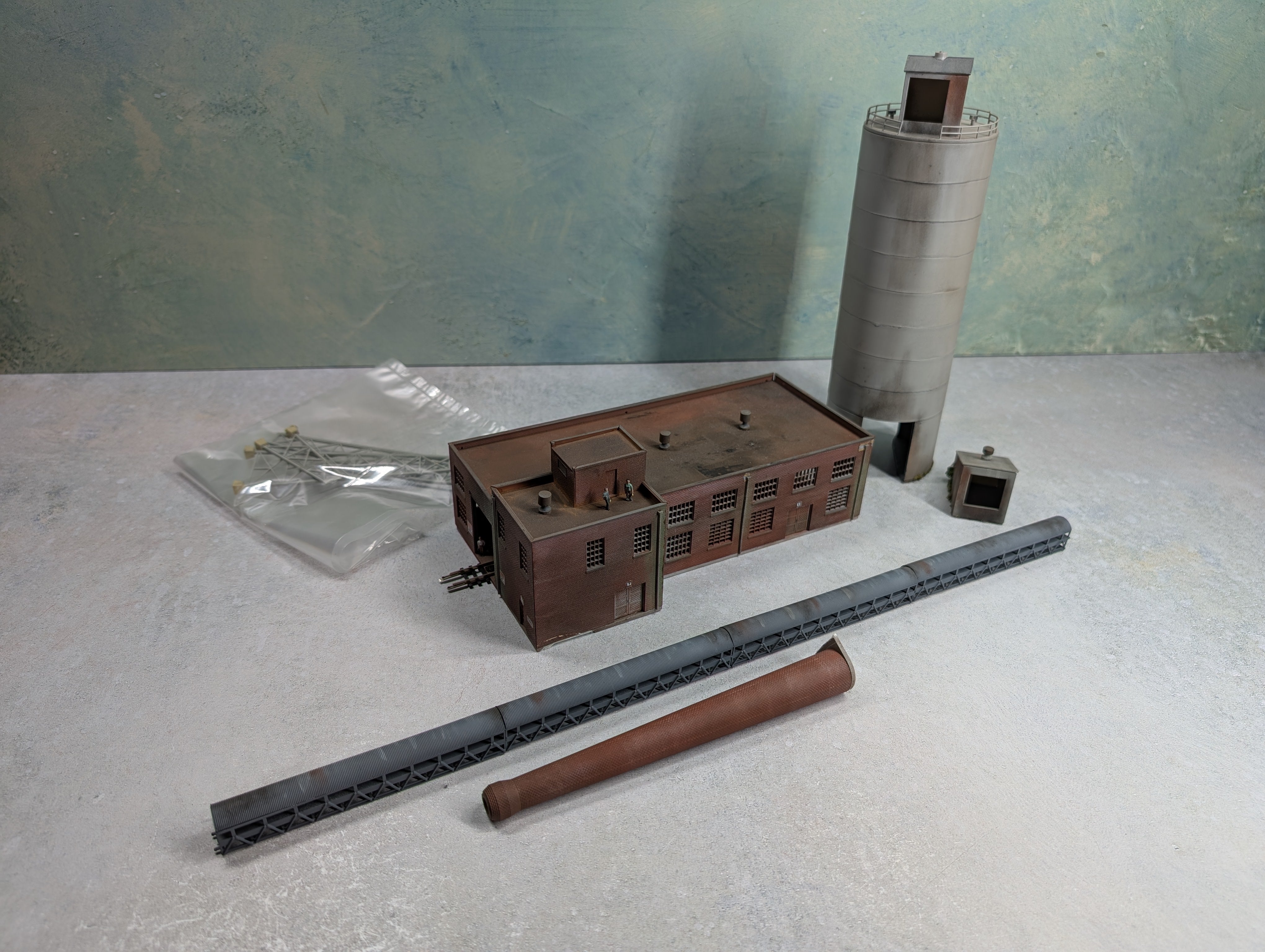 USED Walthers N Scale Western Flood Loader w/ Factory with Track Line inside