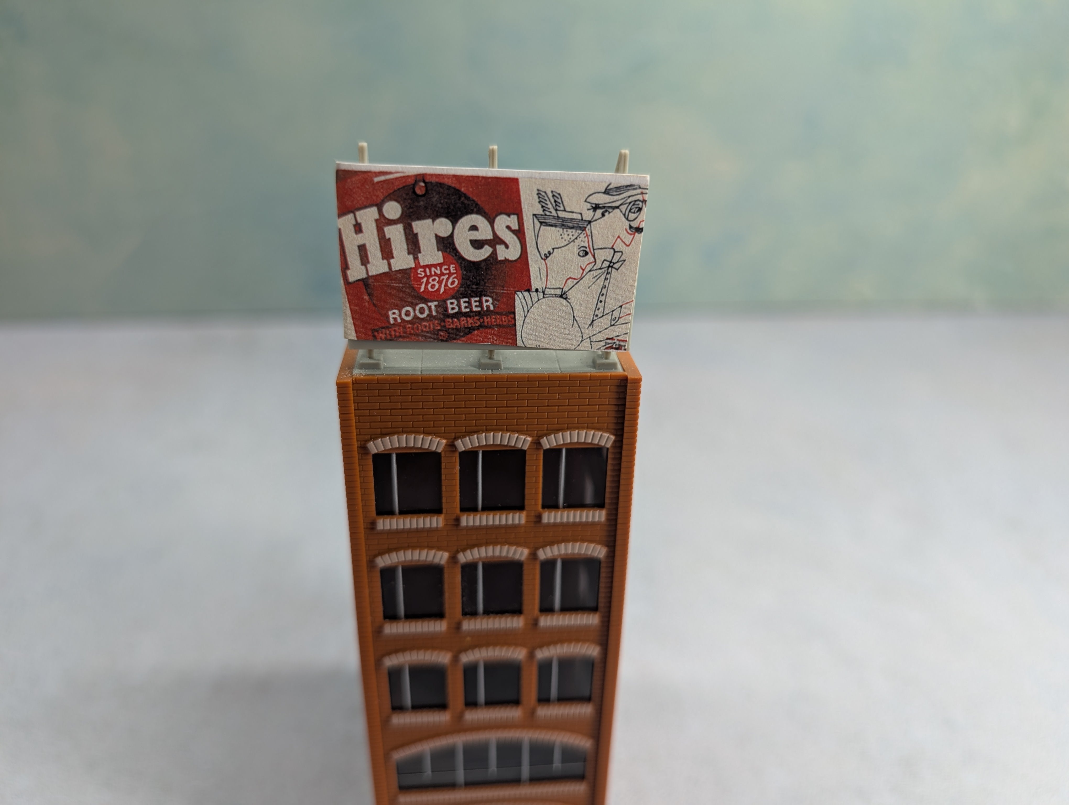 USED Tomix 4044 N Scale 5 Story Brick Building Office Building w/ Hires Rootbeer Billboard on Roof