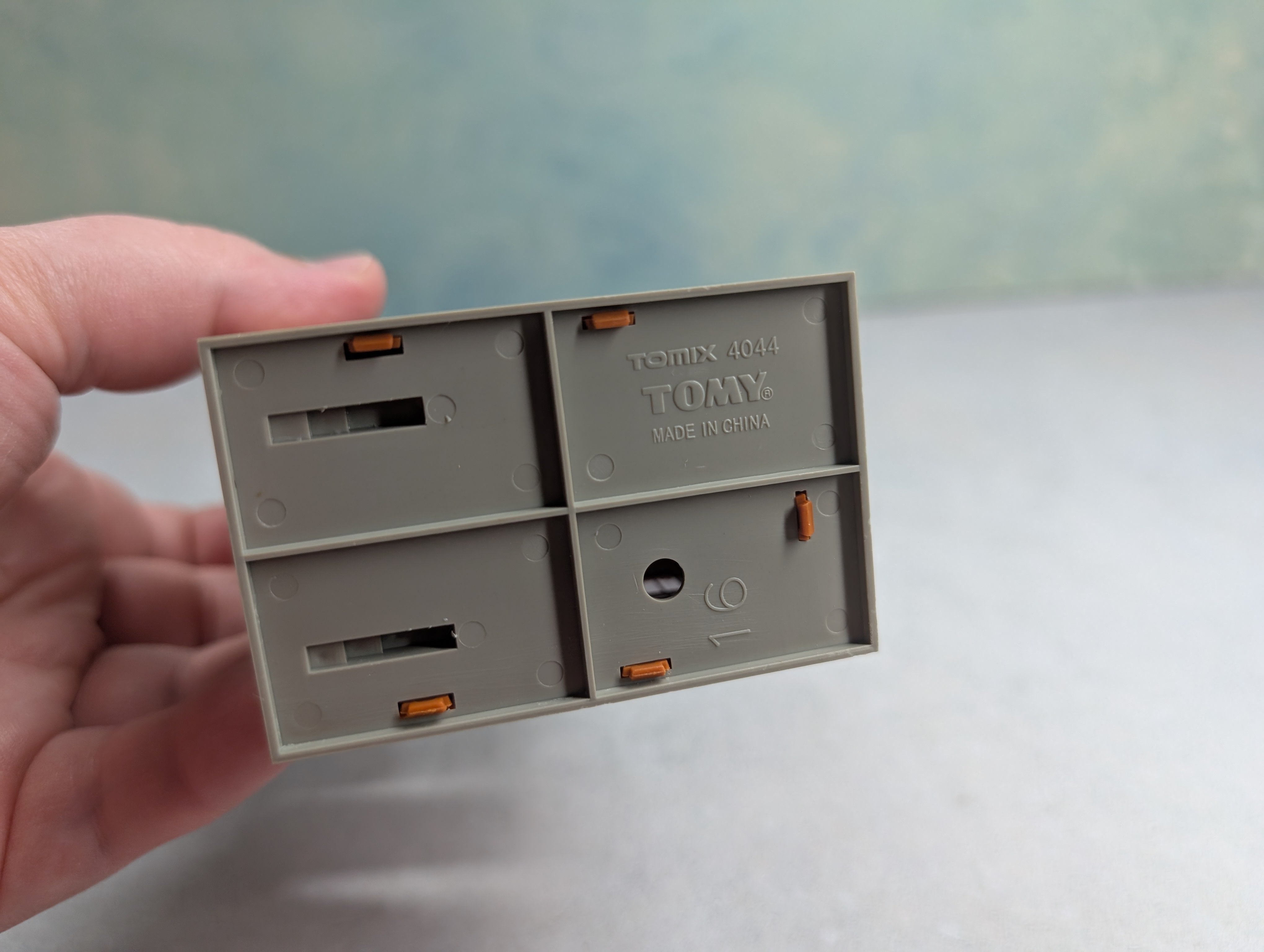 USED Tomix 4044 N Scale 5 Story Brick Building Office Building w/ Hires Rootbeer Billboard on Roof