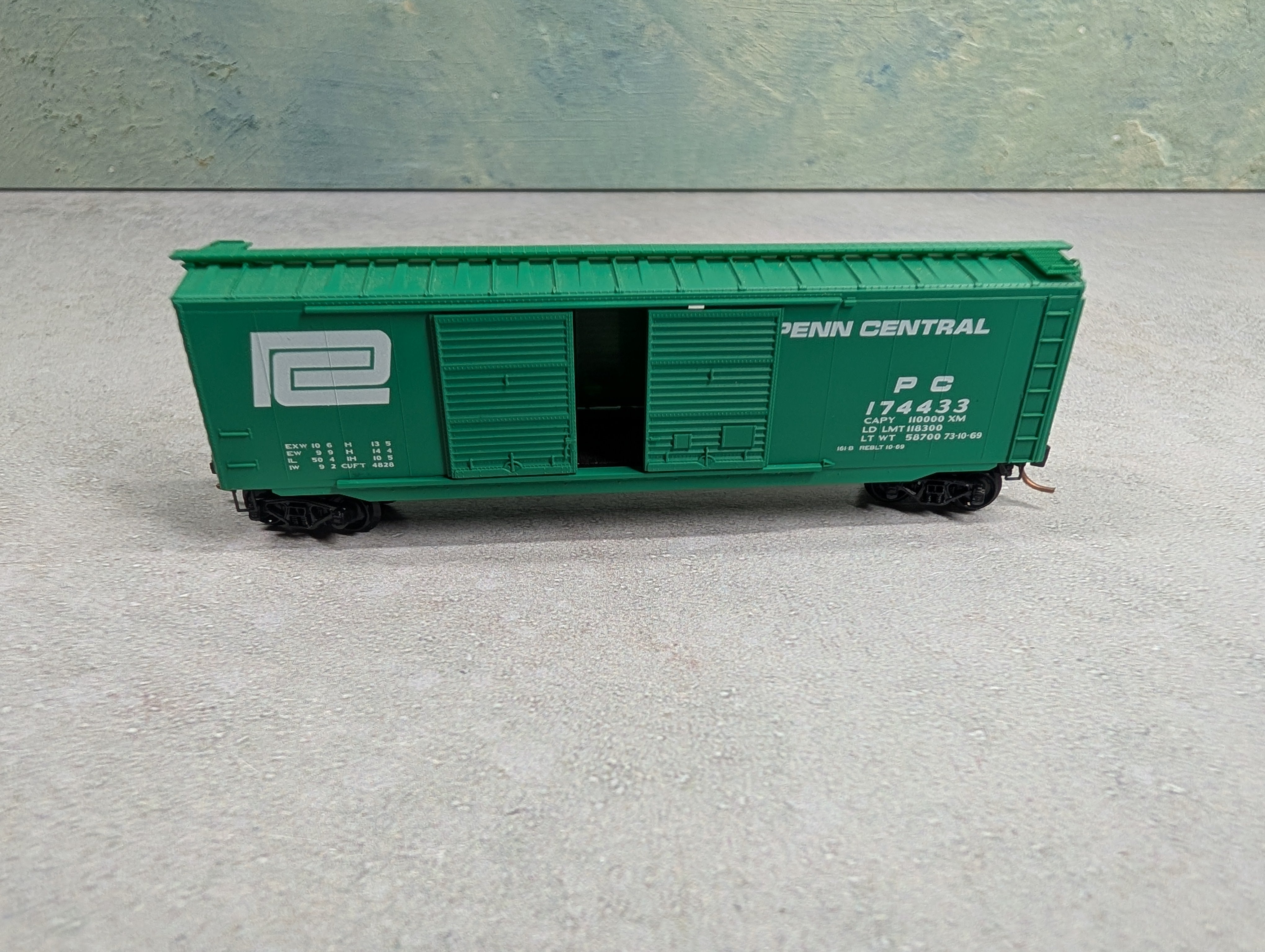 USED Micro-Trains N Scale 50' DD Box Car Penn Central PC #174433 Knuckle Couplers