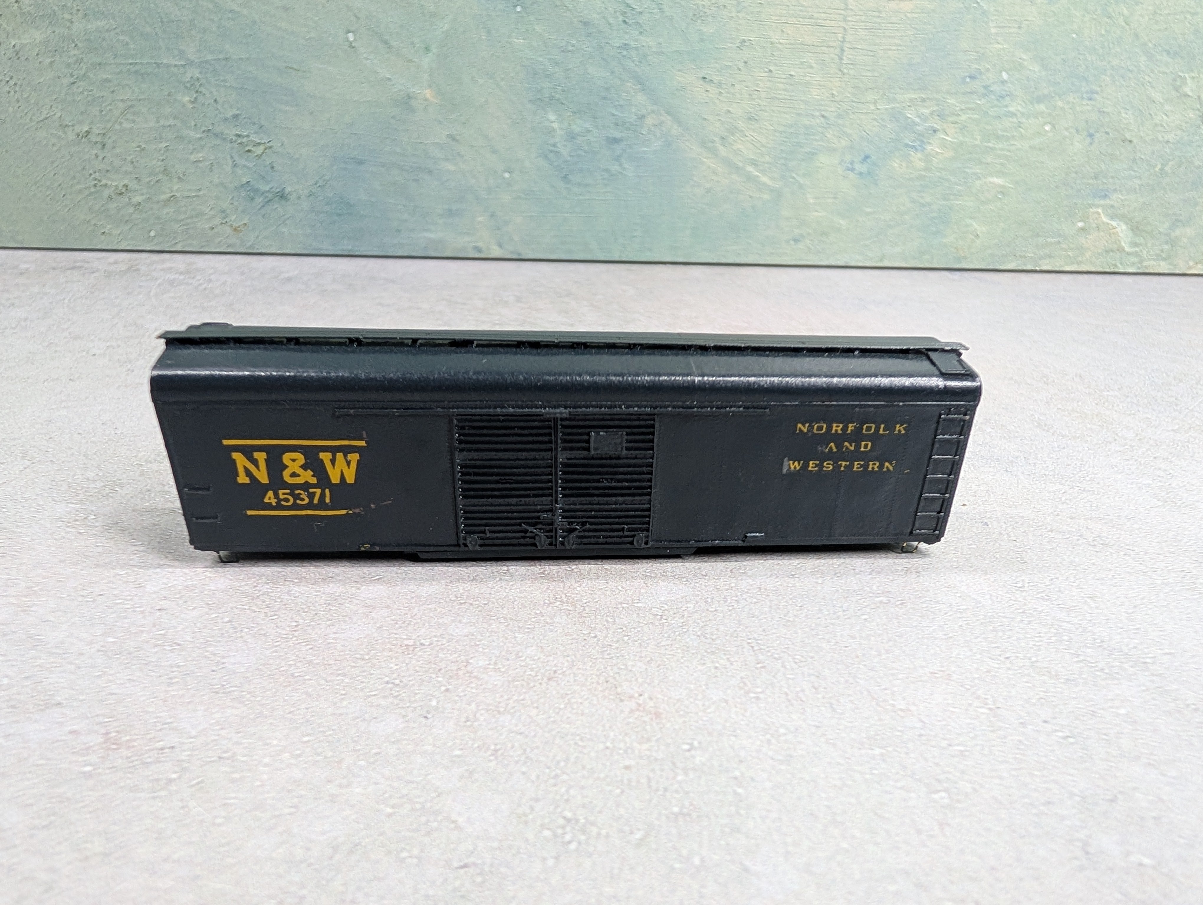 USED N Scale 50' DD Box Car Norfolk & Western N&W #45371 Shell & Frame Only