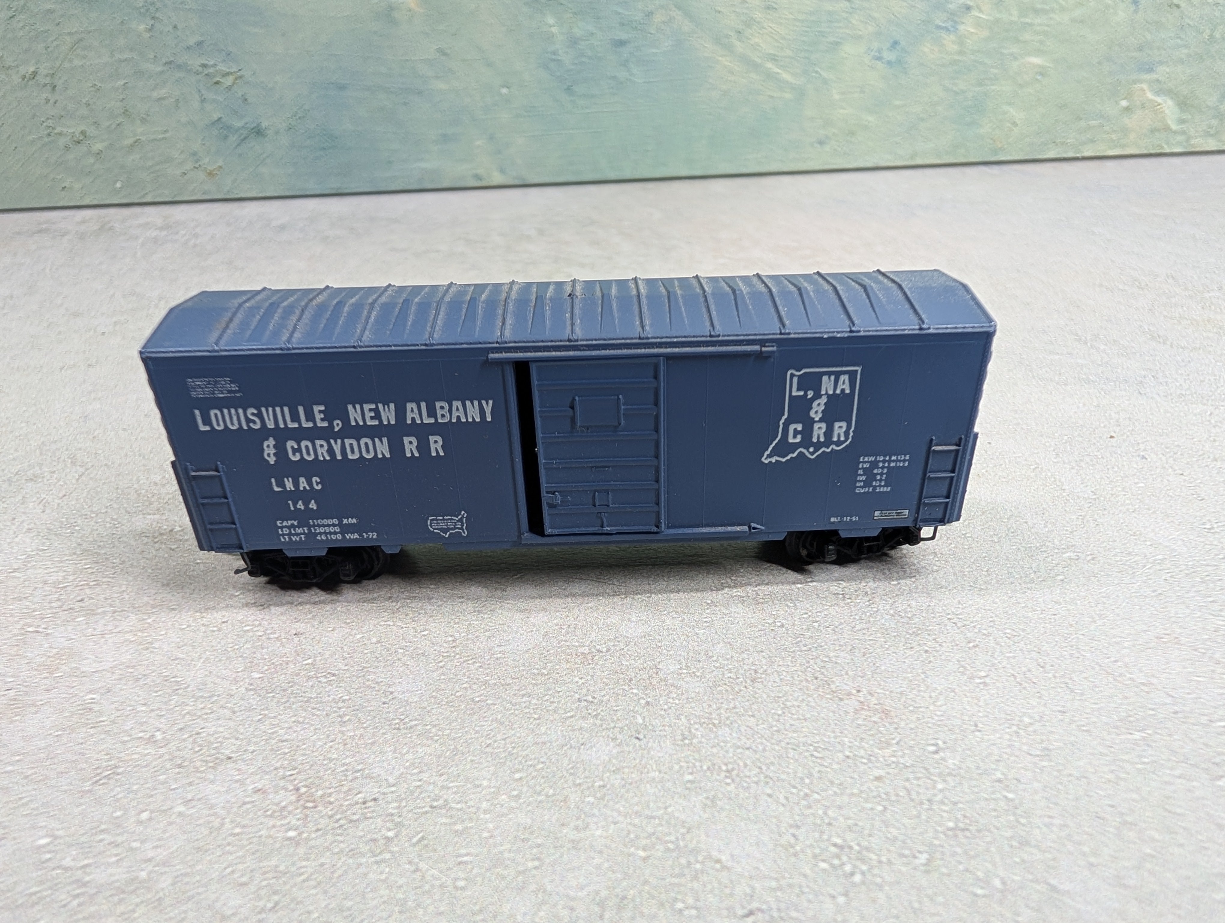 USED Kadee N Scale 40' Box Car Louisville New Albany & Corydon RR LNAC #144 Knuckle Couplers