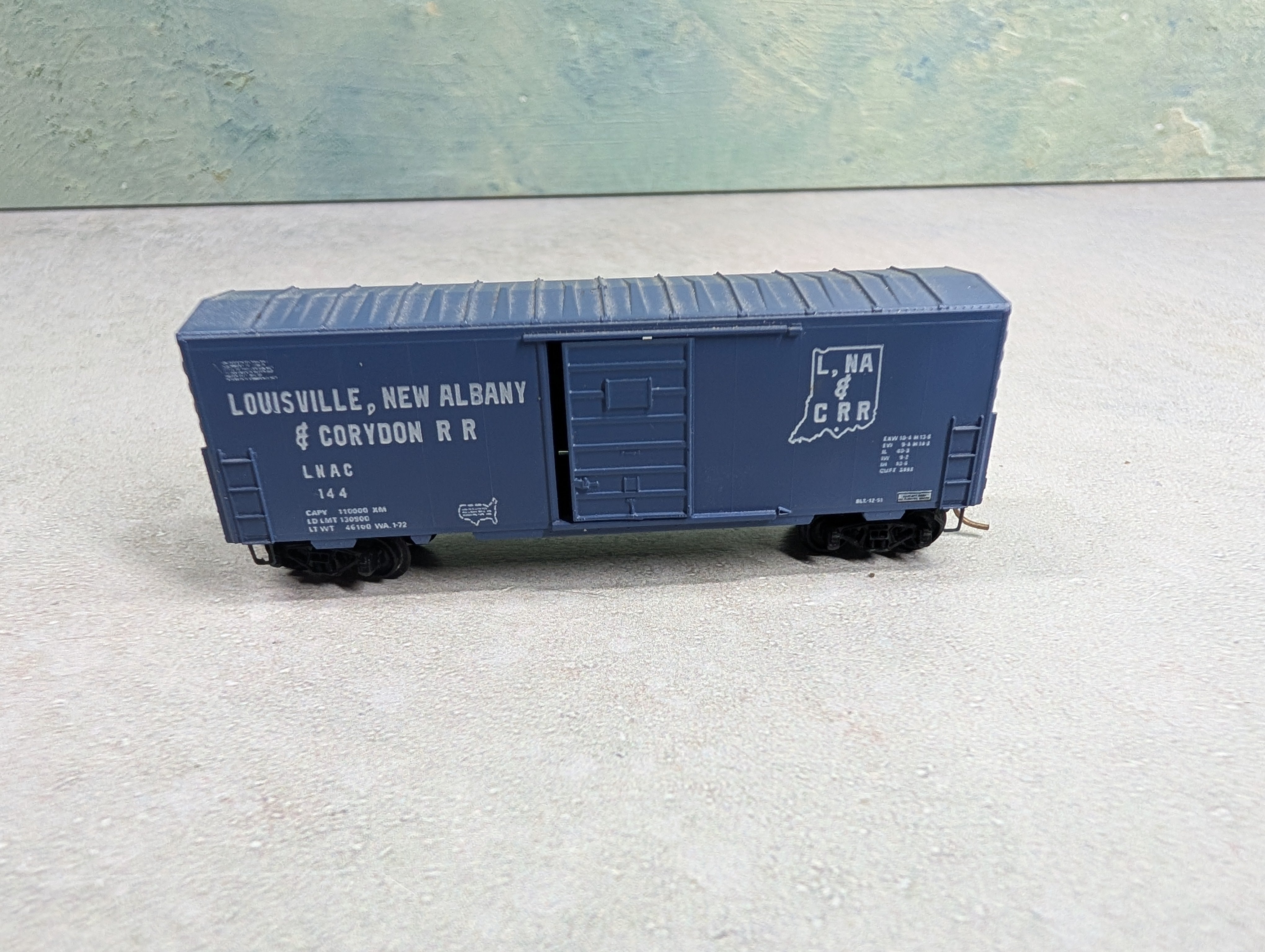 USED Kadee N Scale 40' Box Car Louisville New Albany & Corydon RR LNAC #144 Knuckle Couplers