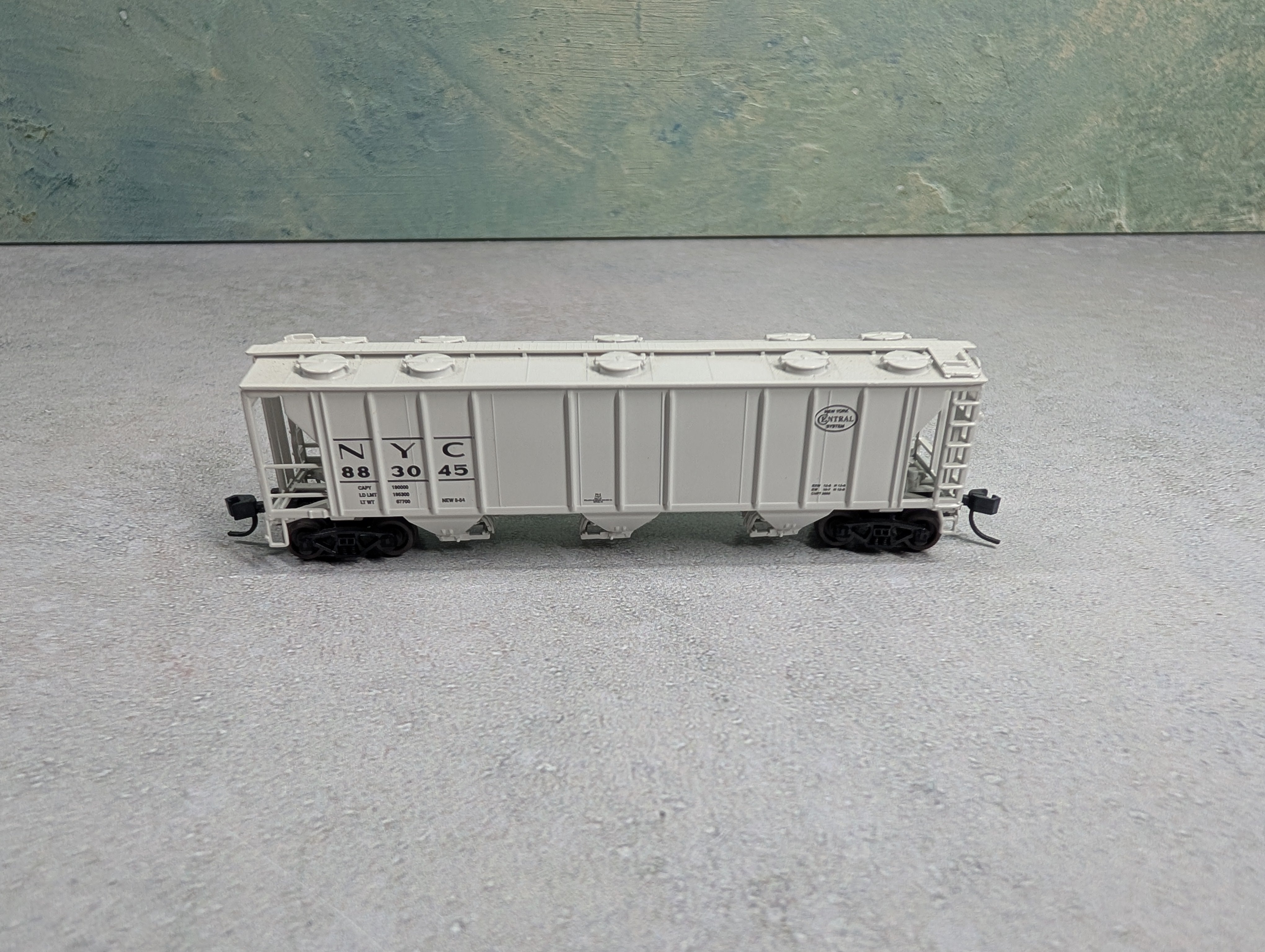USED Athearn N Scale 3 Bay Covered Hopper New York Central NYC #883045 Knuckle Couplers