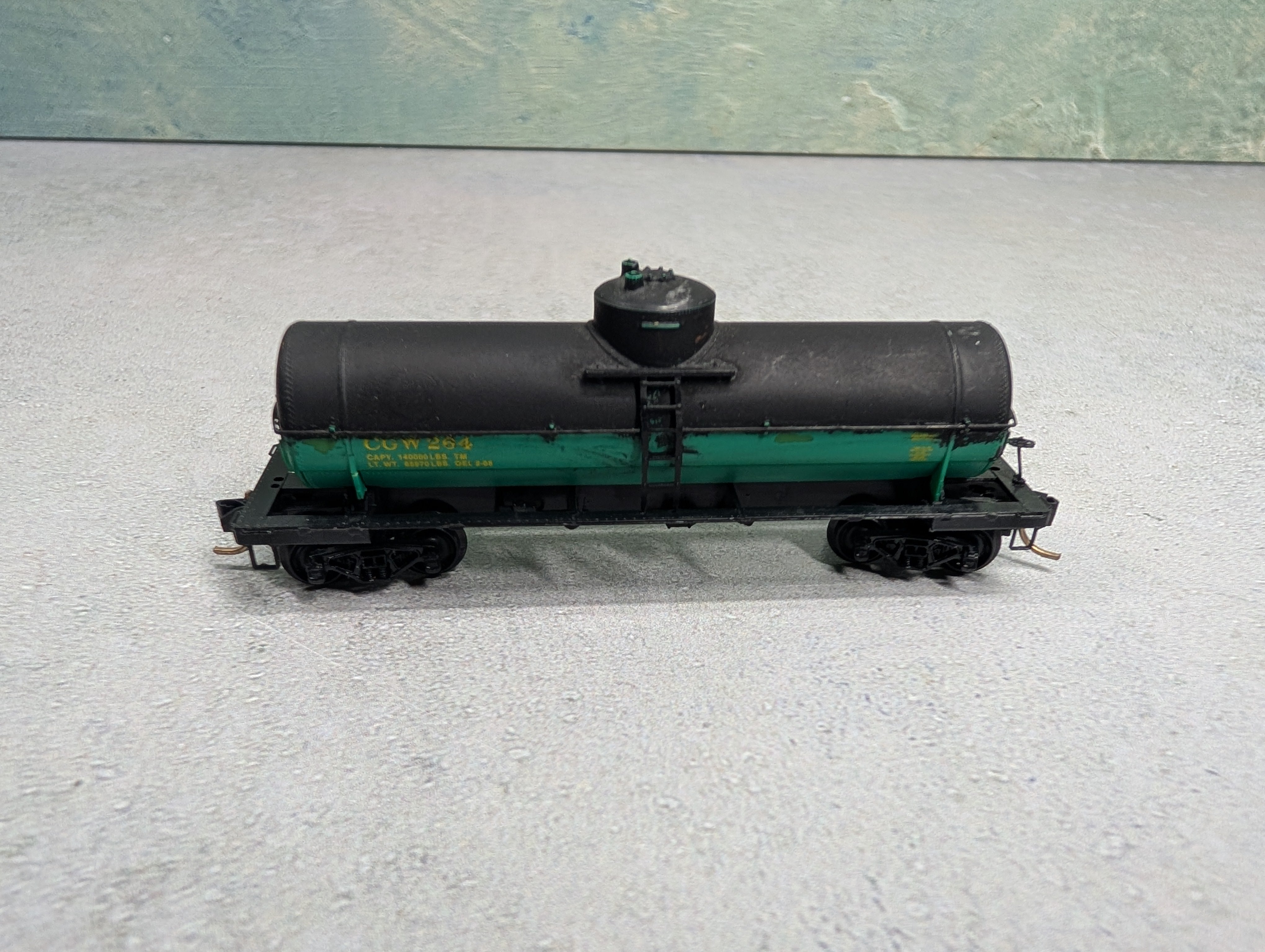 USED Micro-Trains N Scale 39' Single Dome Tank Car Chicago Great Western CGW #264