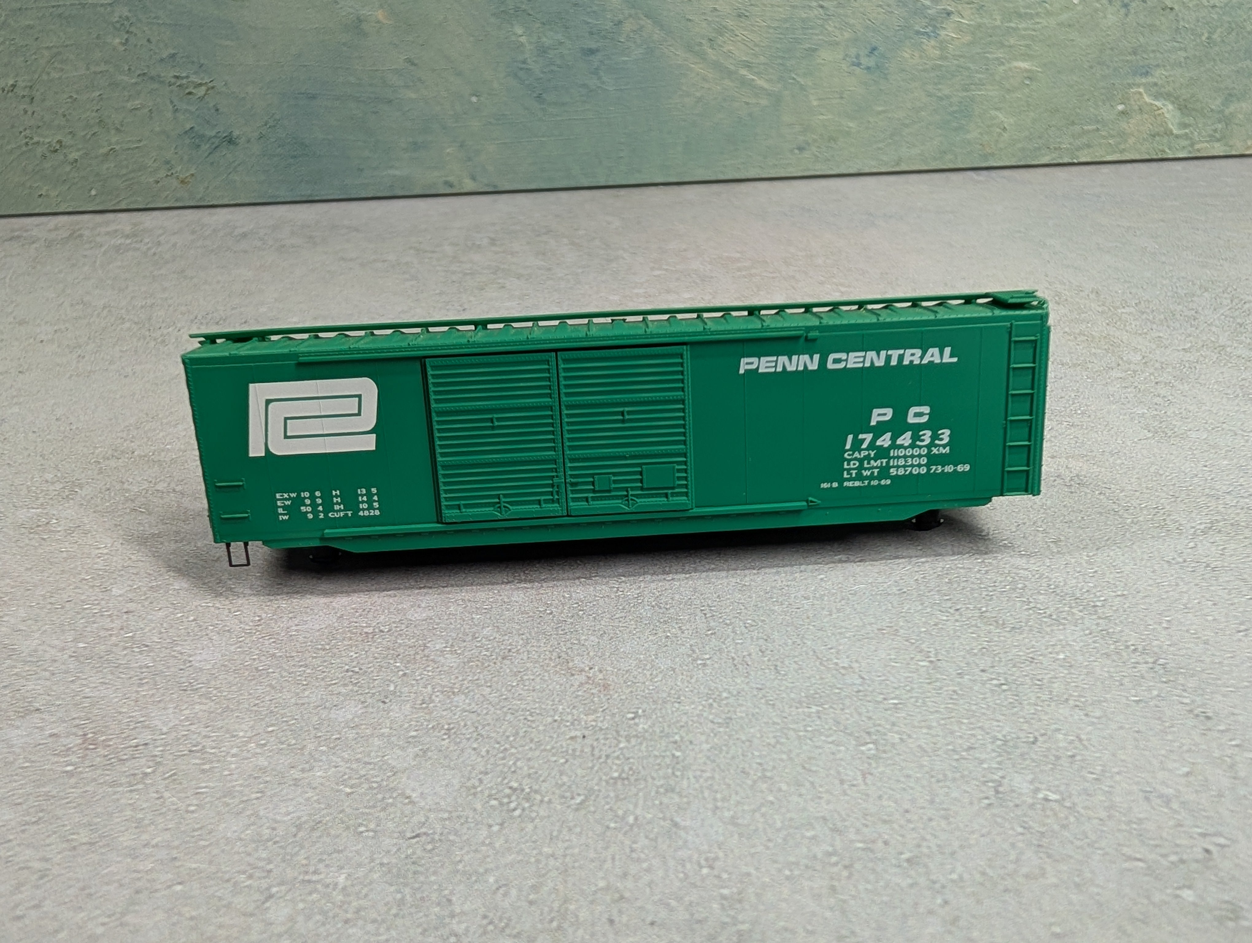 USED Micro-Trains N Scale 50' DD Box Car Penn Central PC #174433 No Trucks