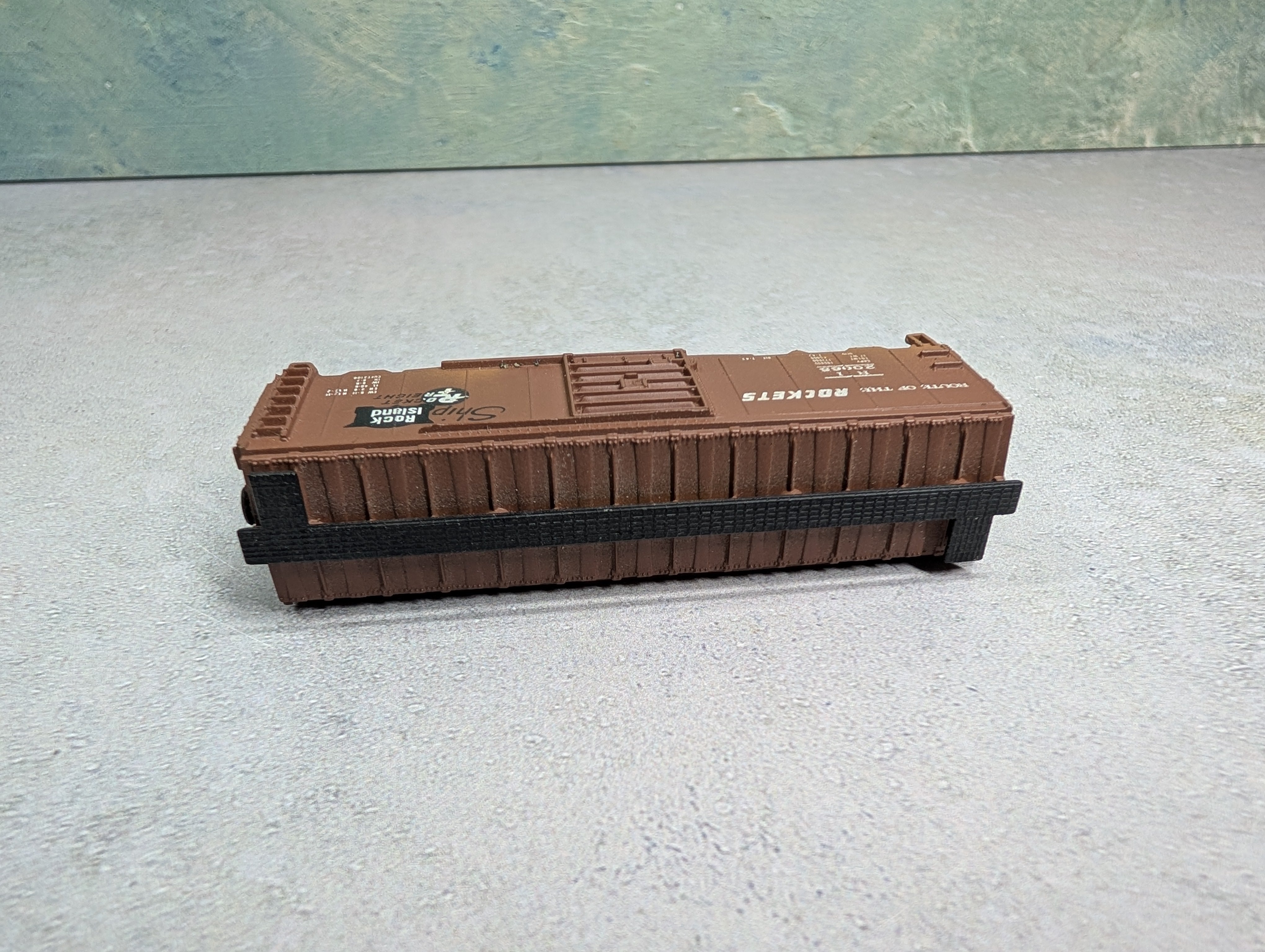 USED Bachmann N Scale 40' Box Car Rock Island RI #20065 Light Weathered Shell Only