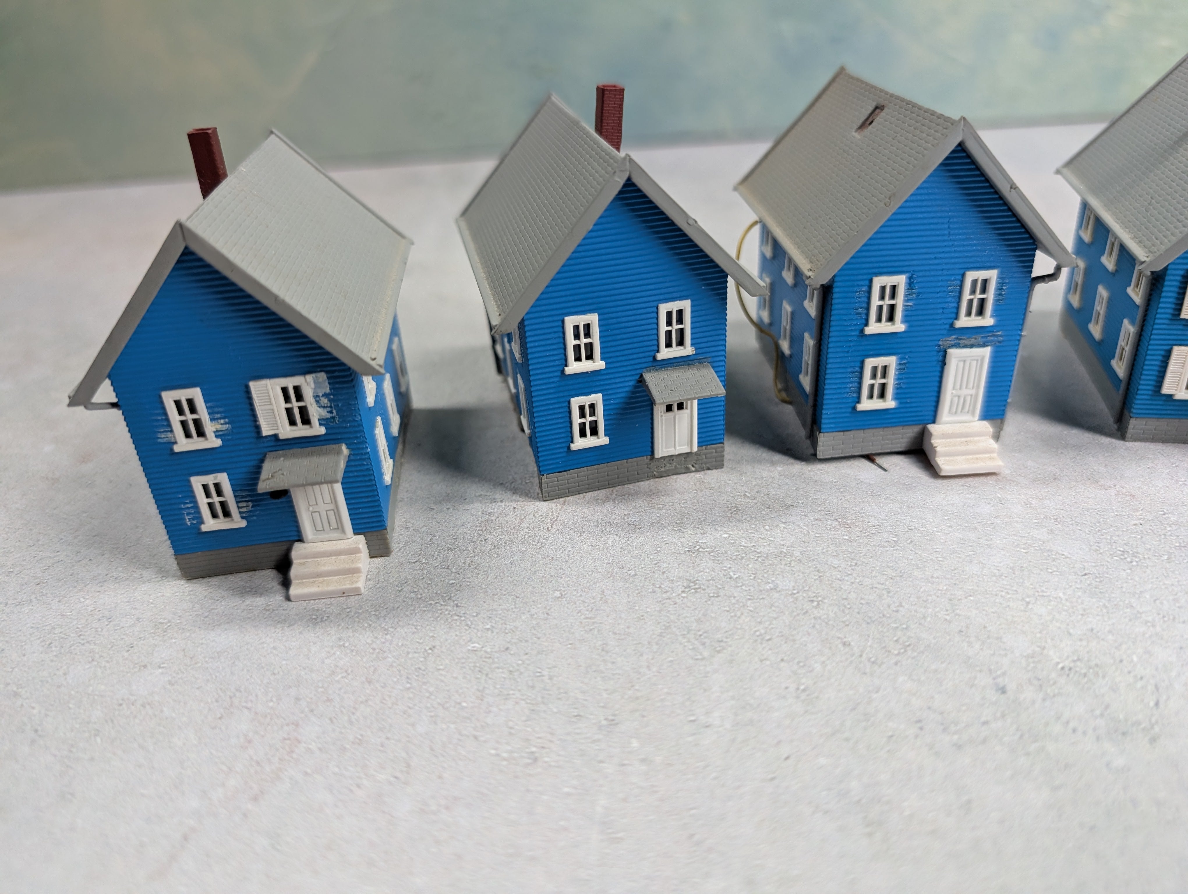 USED N Scale Lot of Blue Houses (6 pcs)