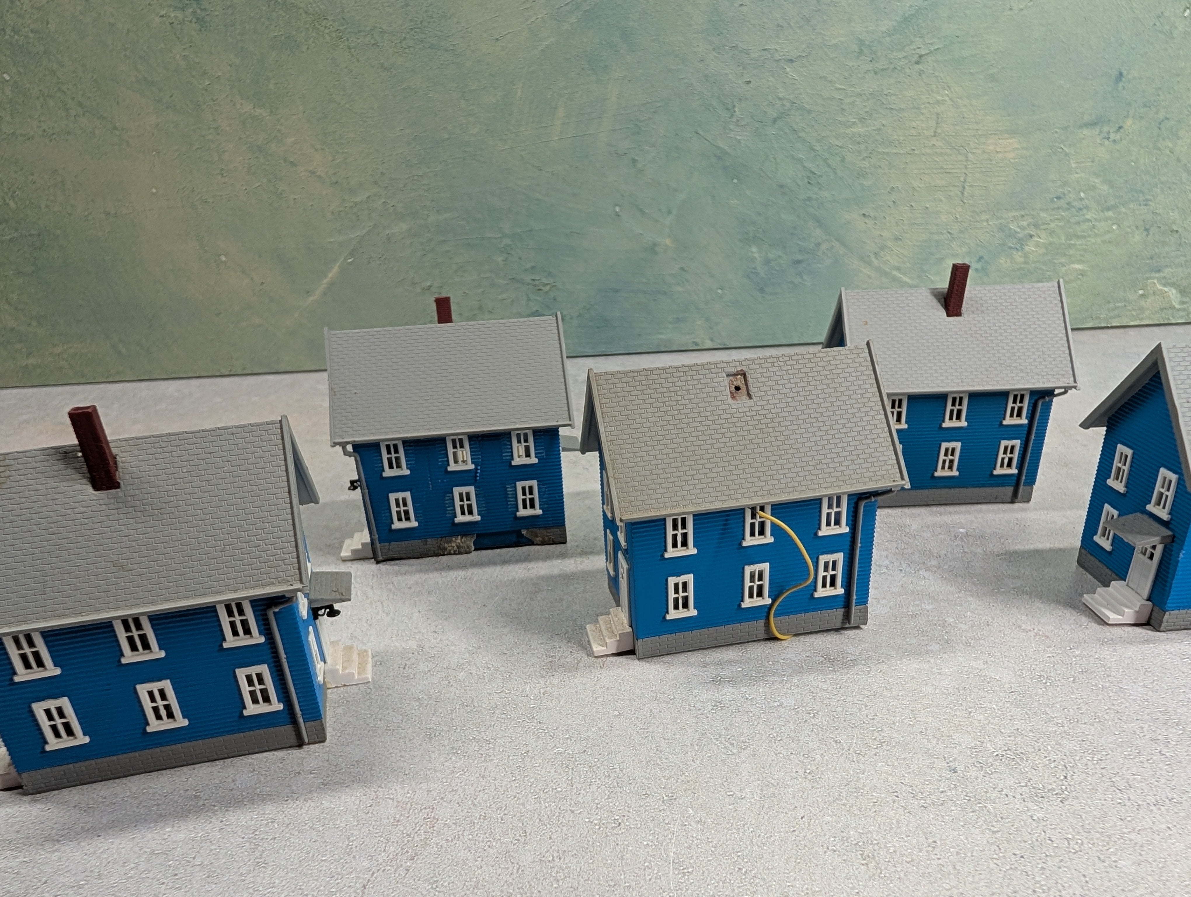 USED N Scale Lot of Blue Houses (6 pcs)