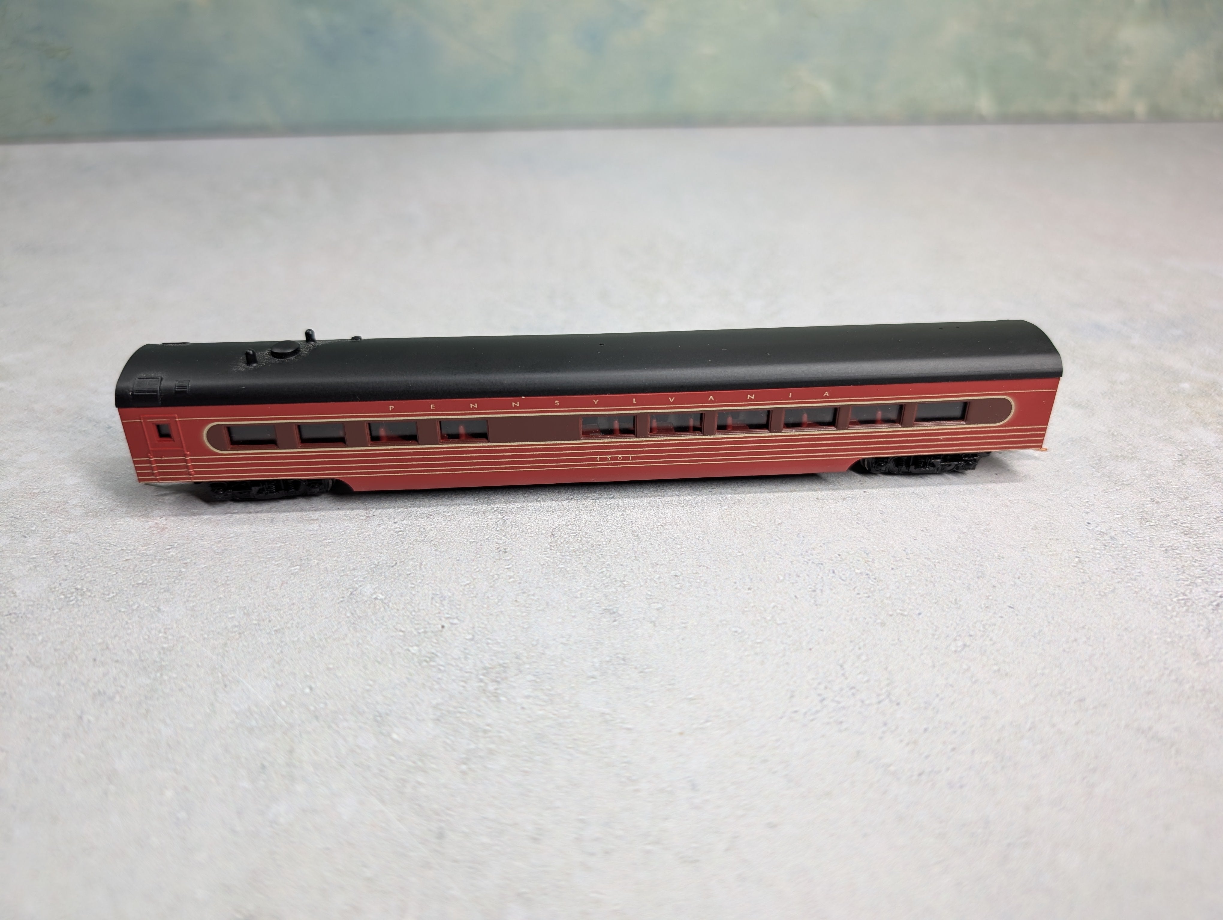 USED Con-Cor N Scale Diner Passenger Car Pennsylvania #4501 Knuckle Couplers