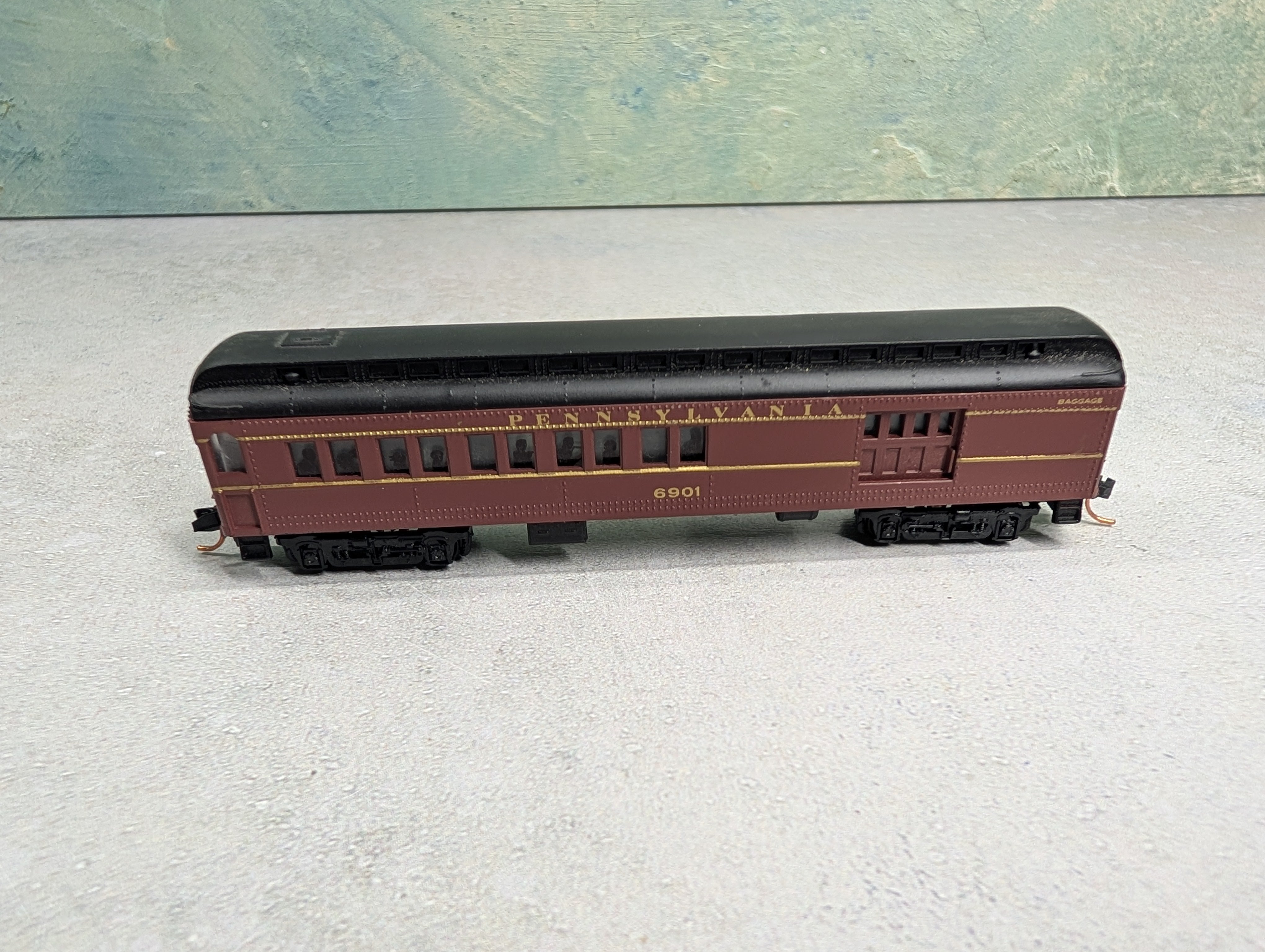 USED Bachmann N Scale Combine Passenger Car Pennsylvania #6901 Knuckle Couplers