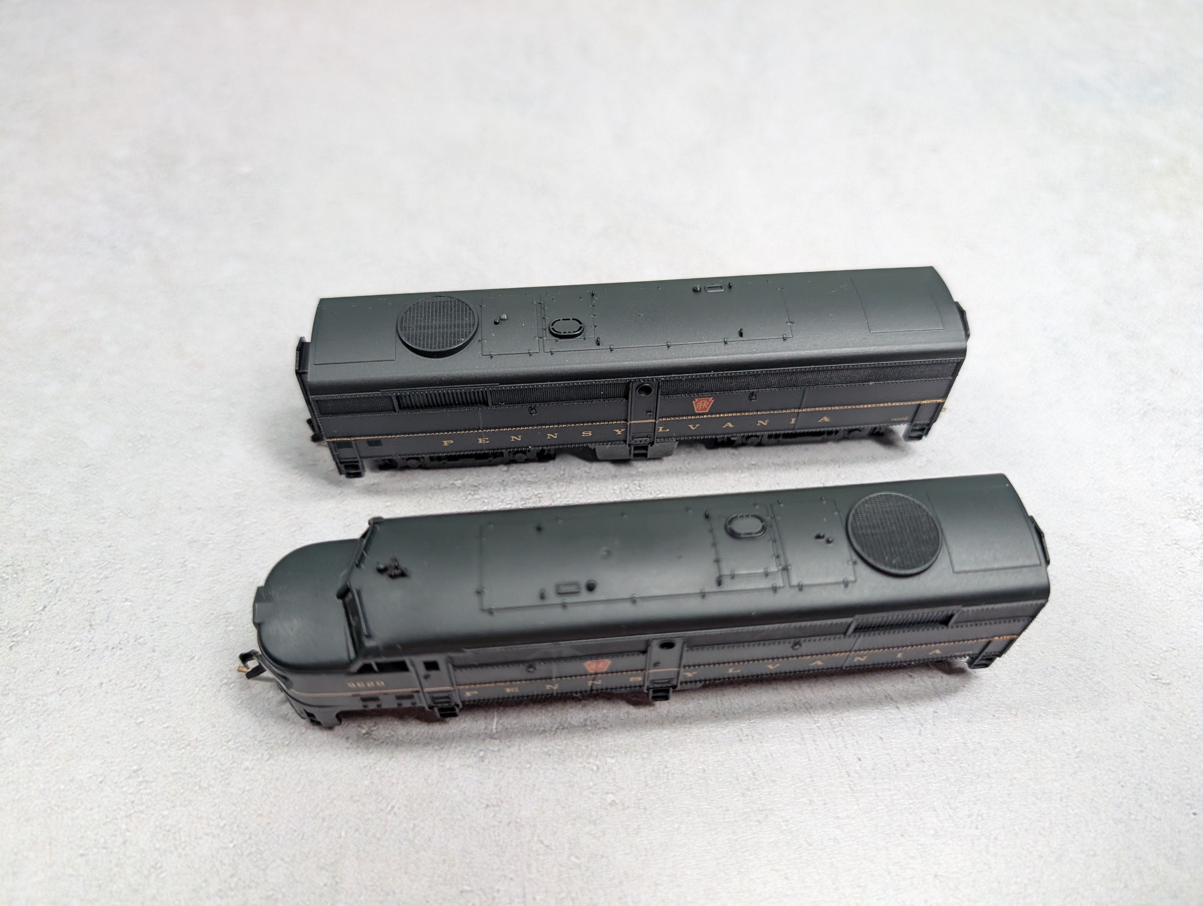 USED Life-Like N Scale F2 Diesel Locomotive Powered A&B Set Pennsylvania #9620 Runs Great DC