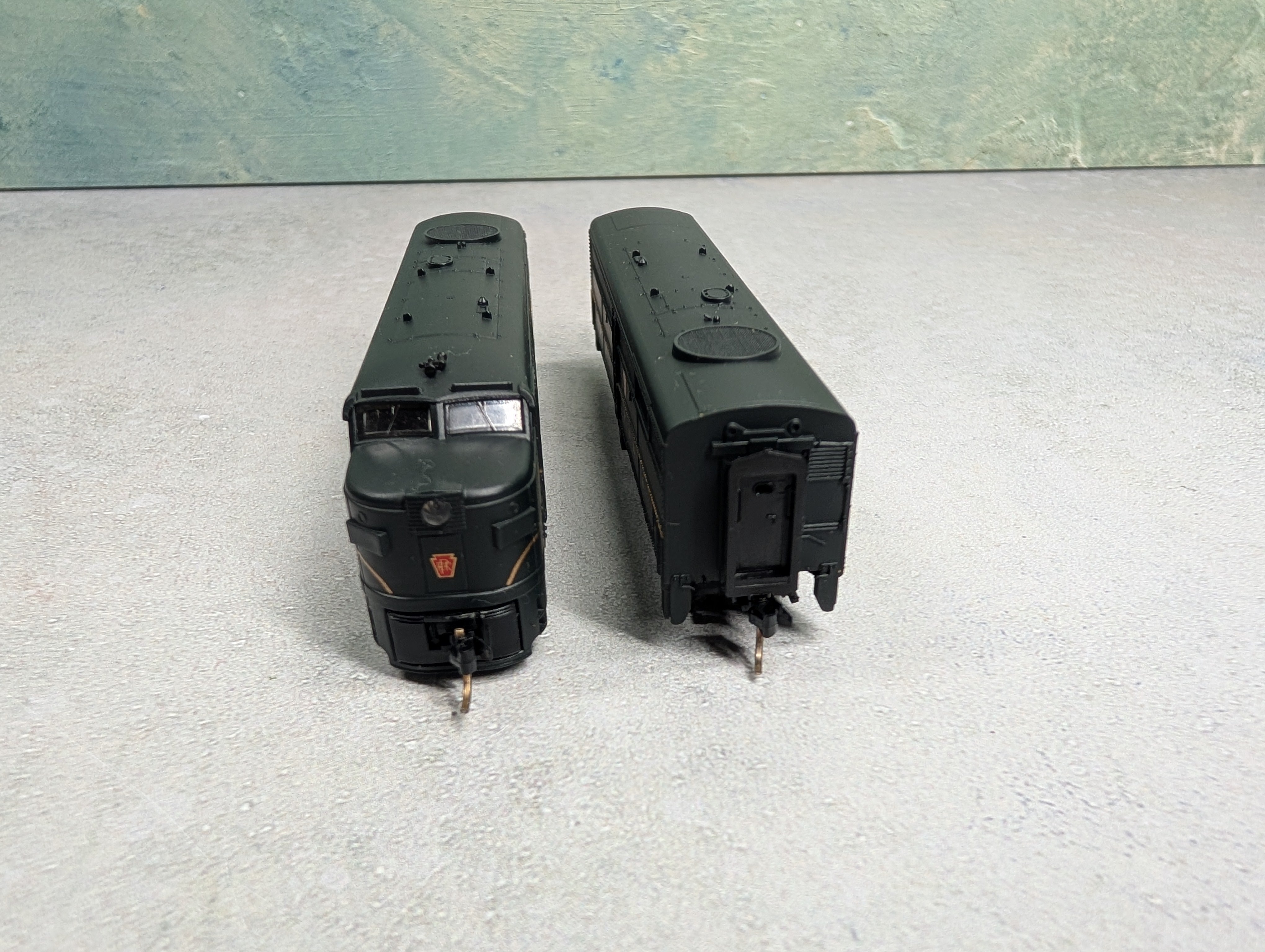 USED Life-Like N Scale F2 Diesel Locomotive Powered A&B Set Pennsylvania #9620 Runs Great DC