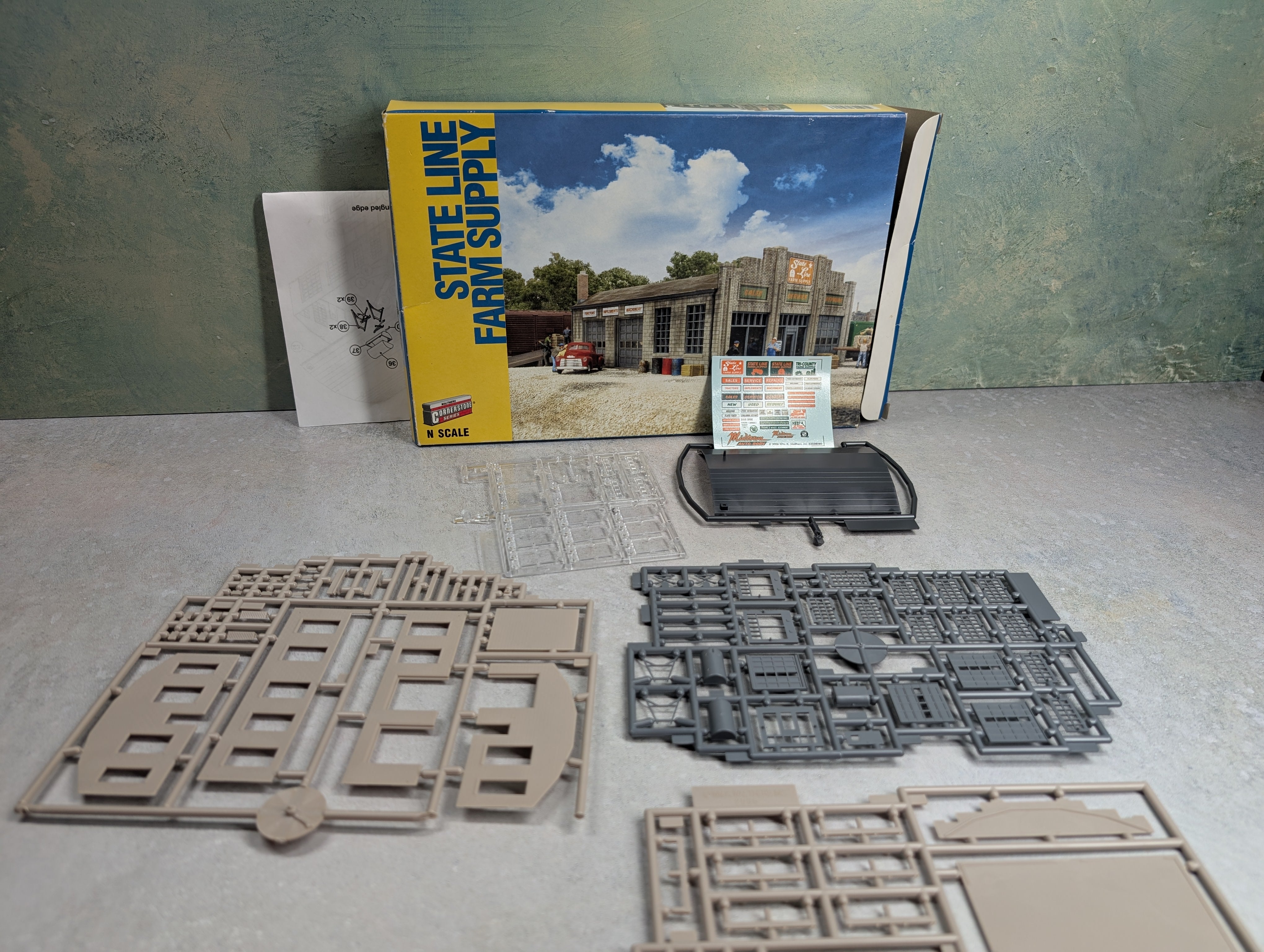 USED Walthers 933-3808 N Scale Cornerstone State Line Farm Supply Building KIT