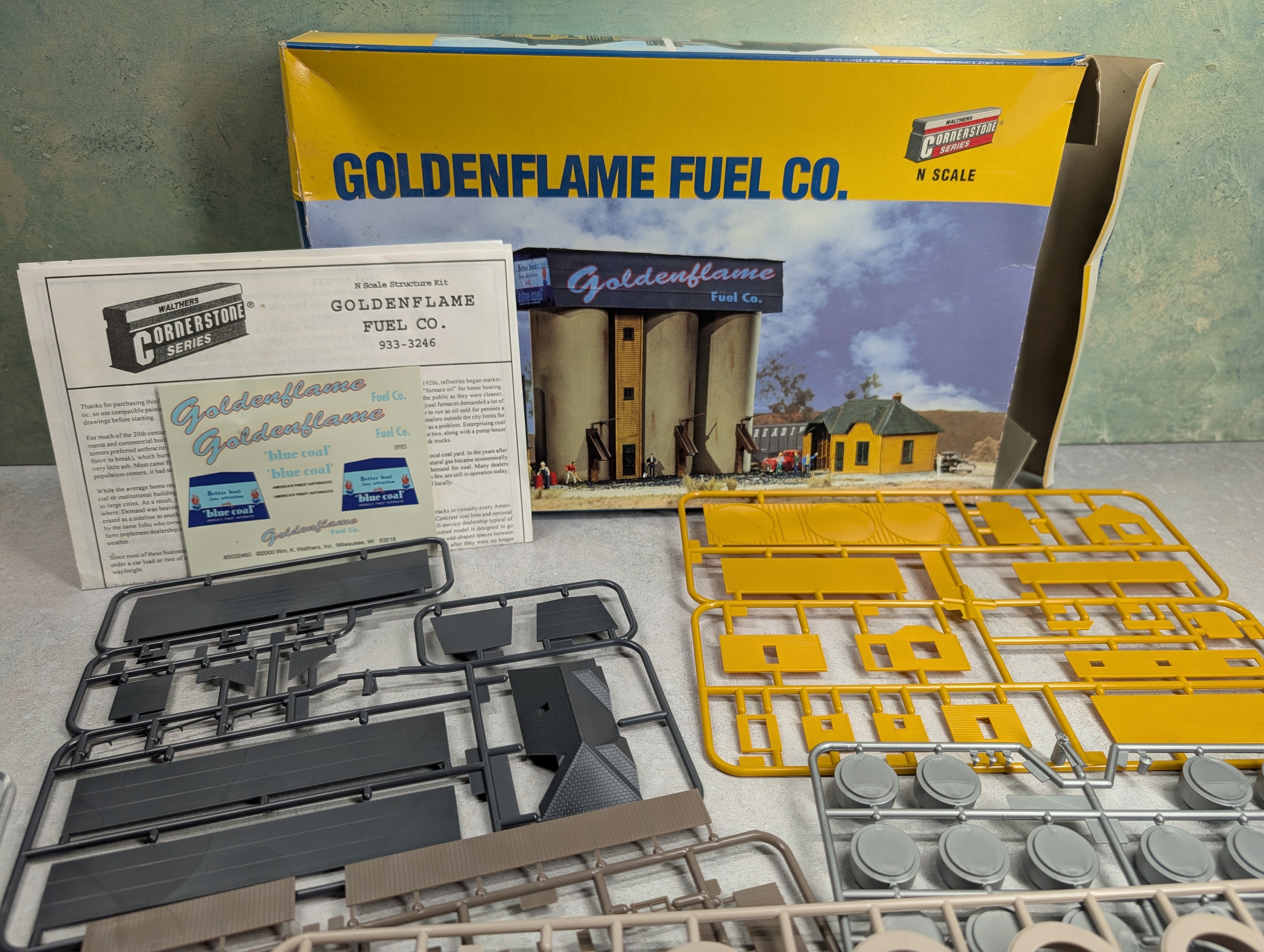 USED Walthers 933-3246 N Scale Cornerstone Goldenflame Fuel Co Structure KIT