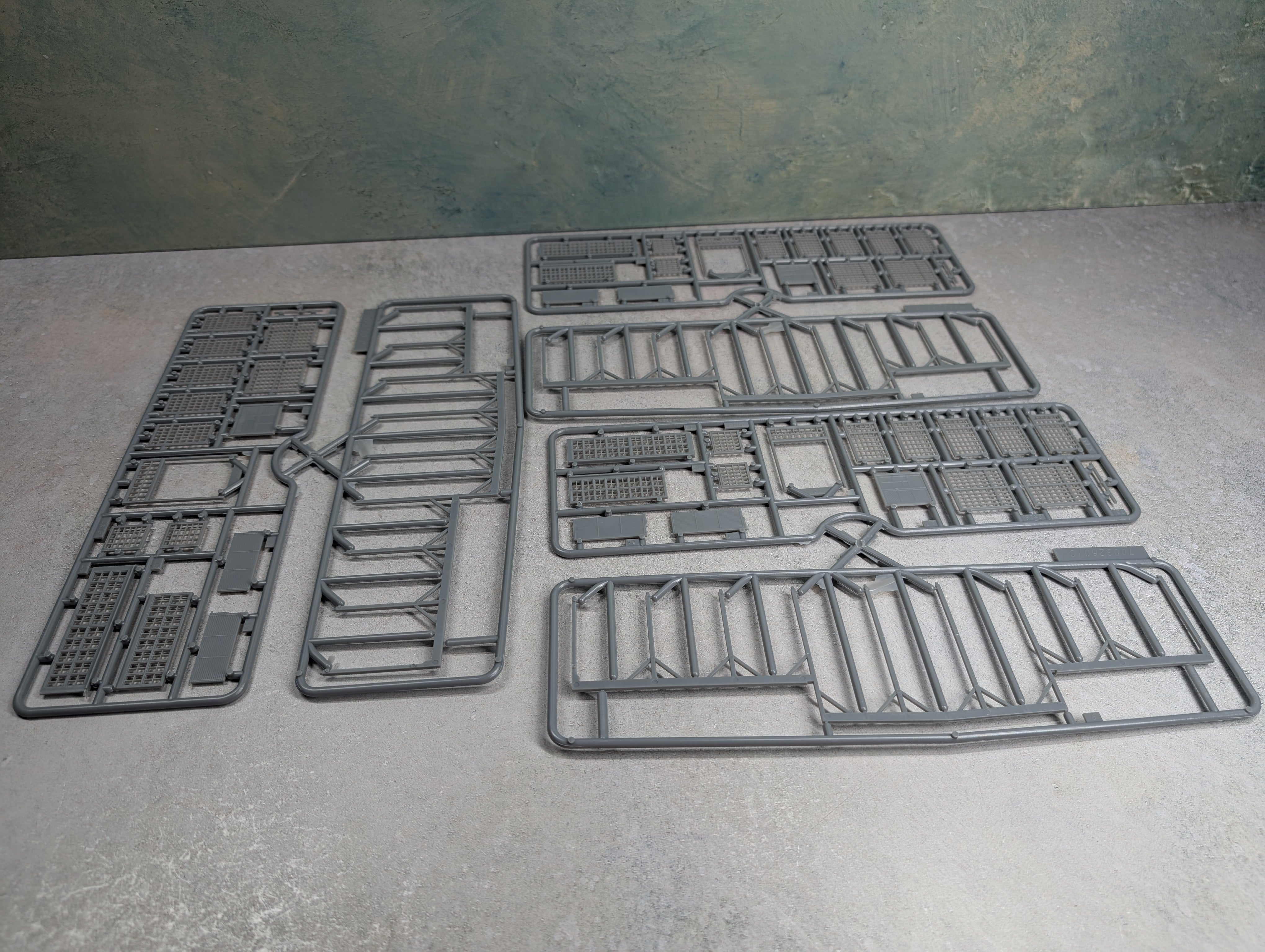 USED Walthers 933-3260 N Scale Cornerstone 3 Stall Modern Roundhouse Building KIT