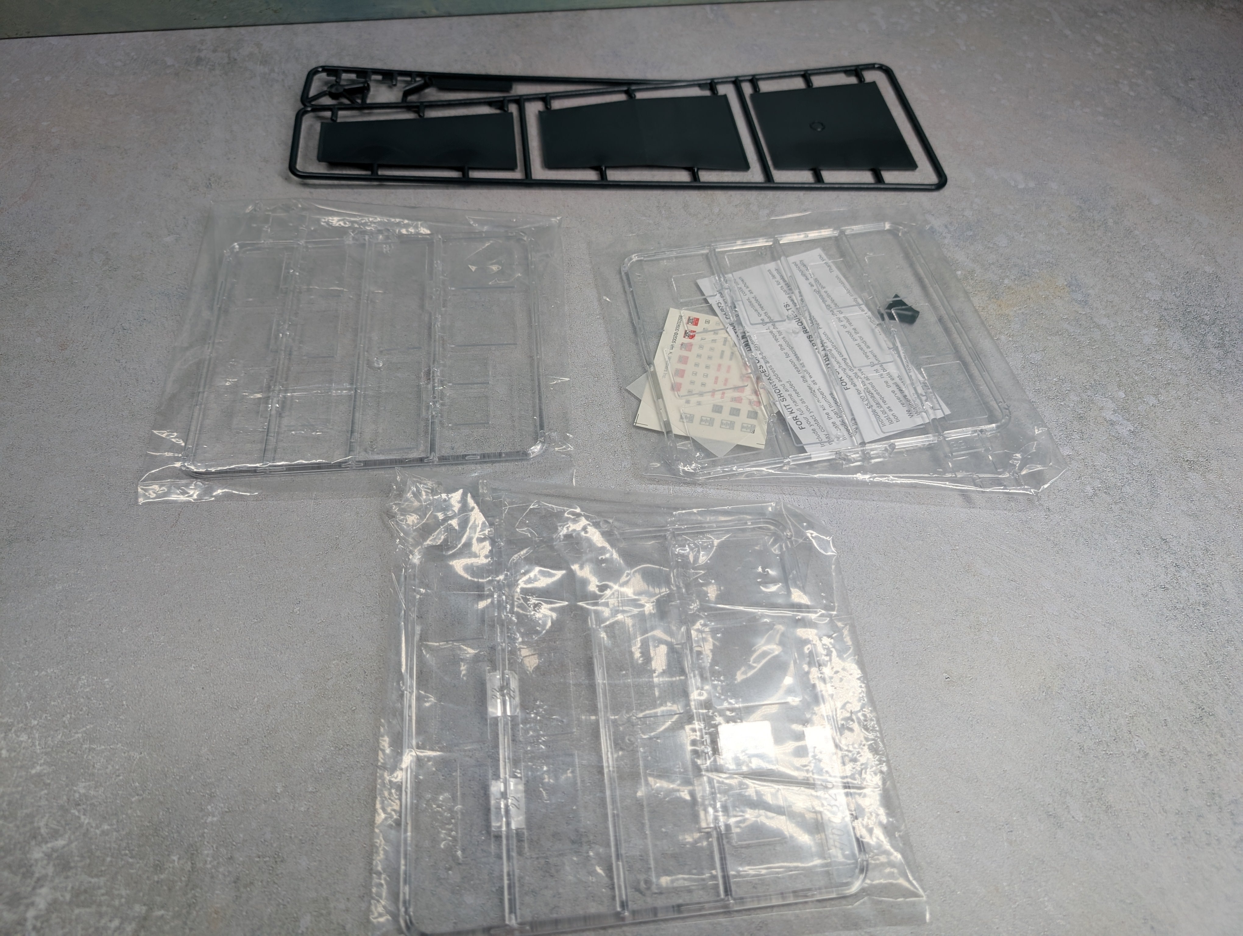 USED Walthers 933-3260 N Scale Cornerstone 3 Stall Modern Roundhouse Building KIT