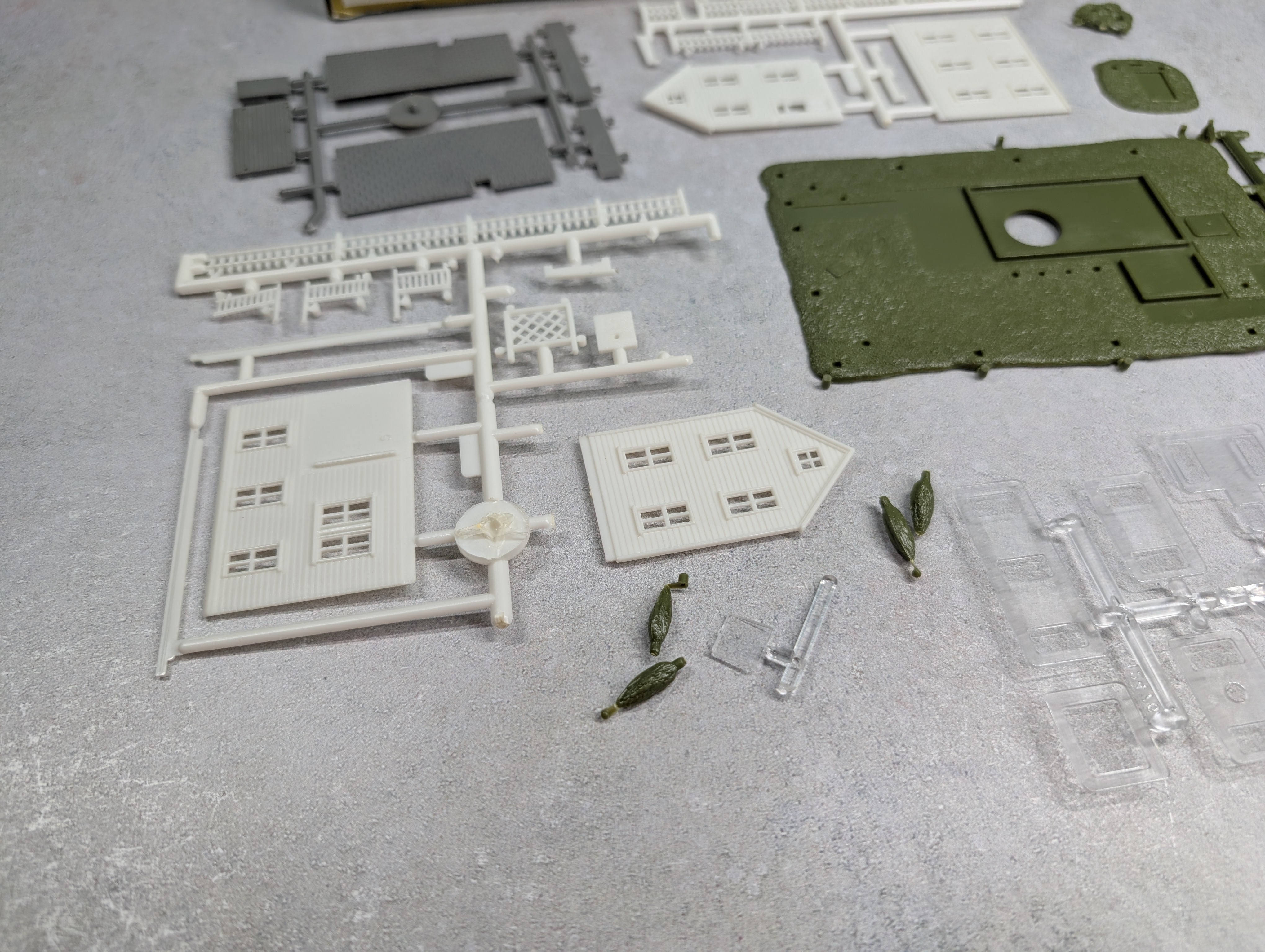 USED Model Power 1513 N Scale Farm House KIT