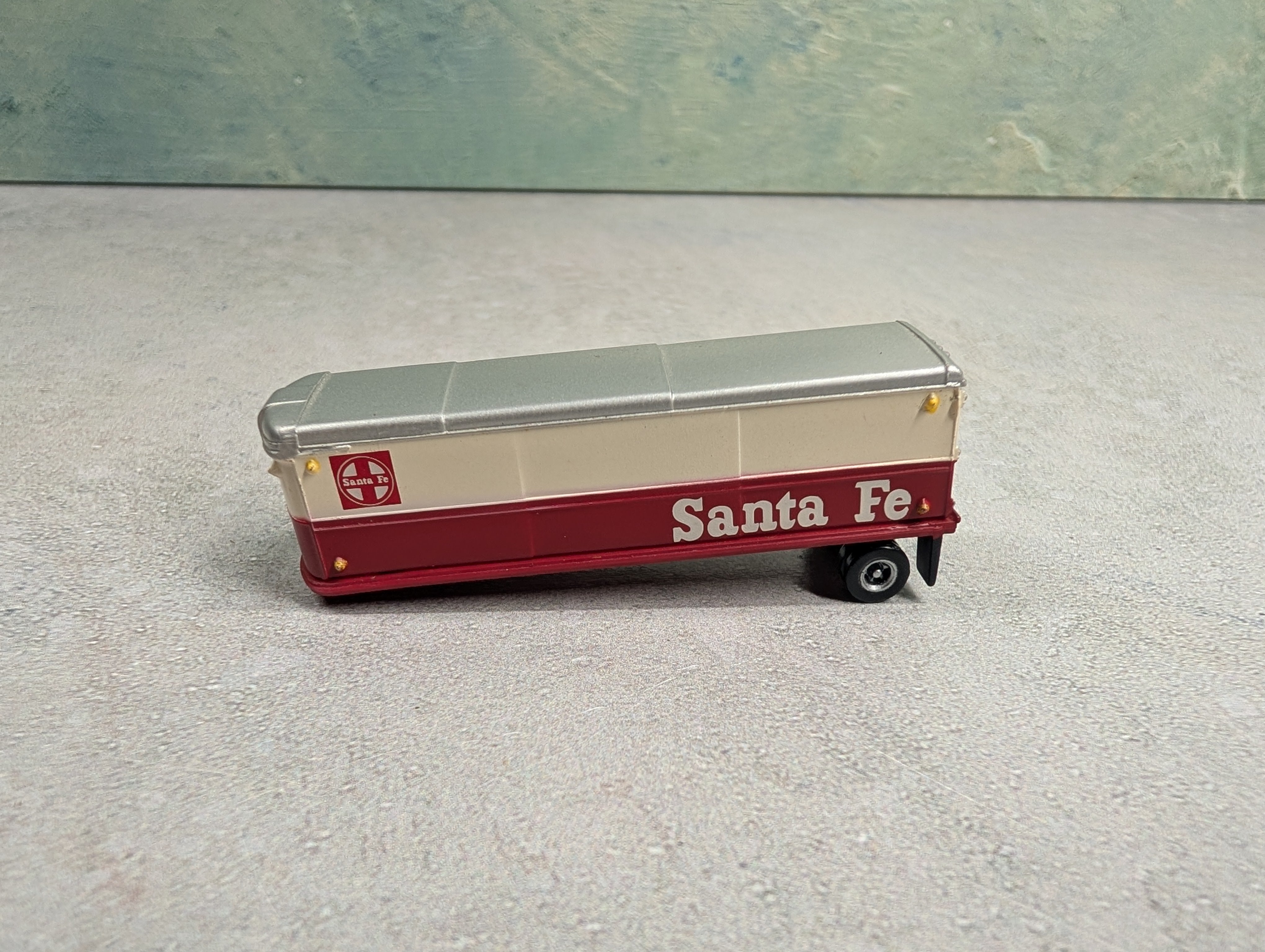 USED N Scale 33' Trailer Santa Fe ATSF