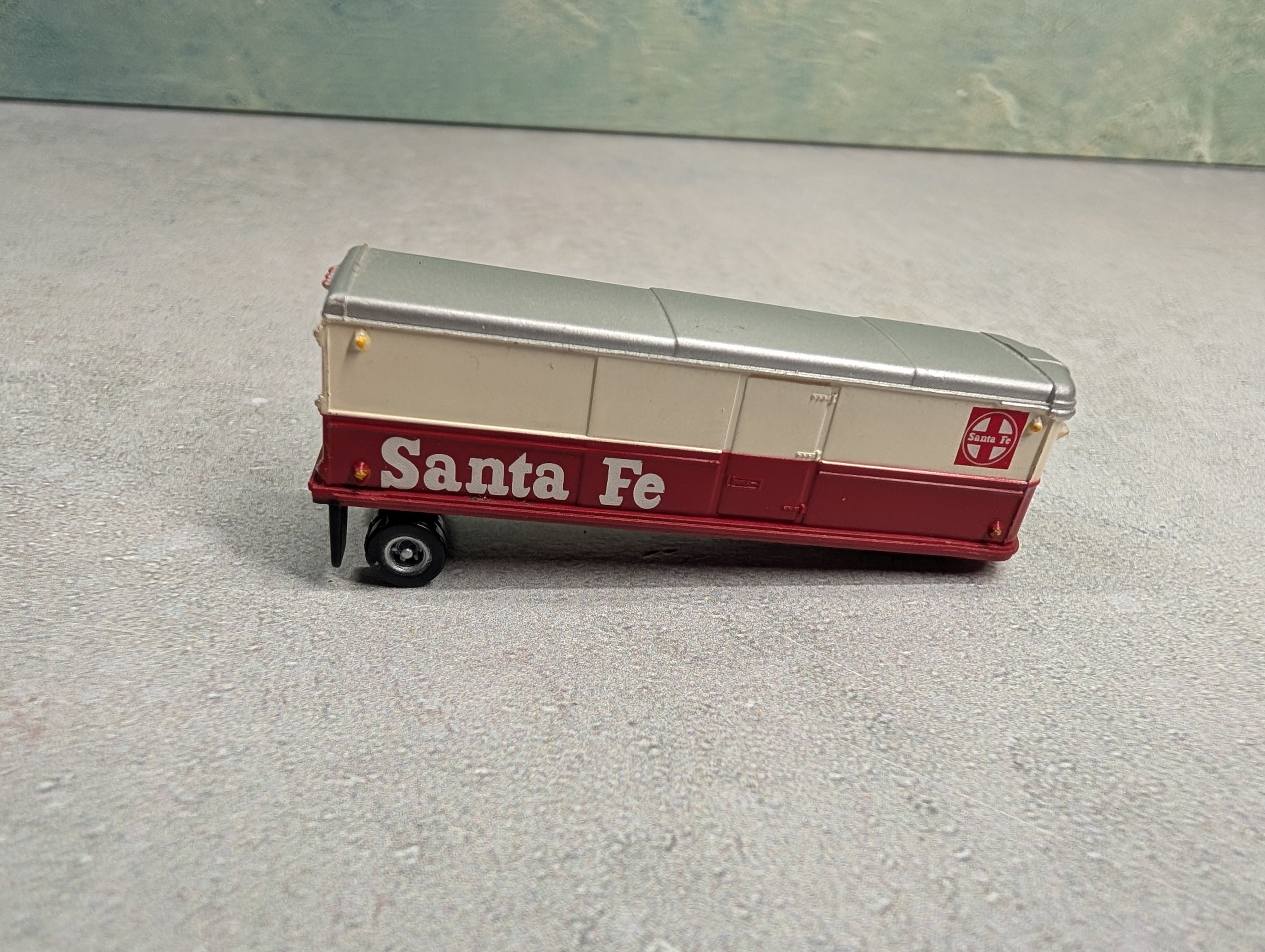 USED N Scale 33' Trailer Santa Fe ATSF
