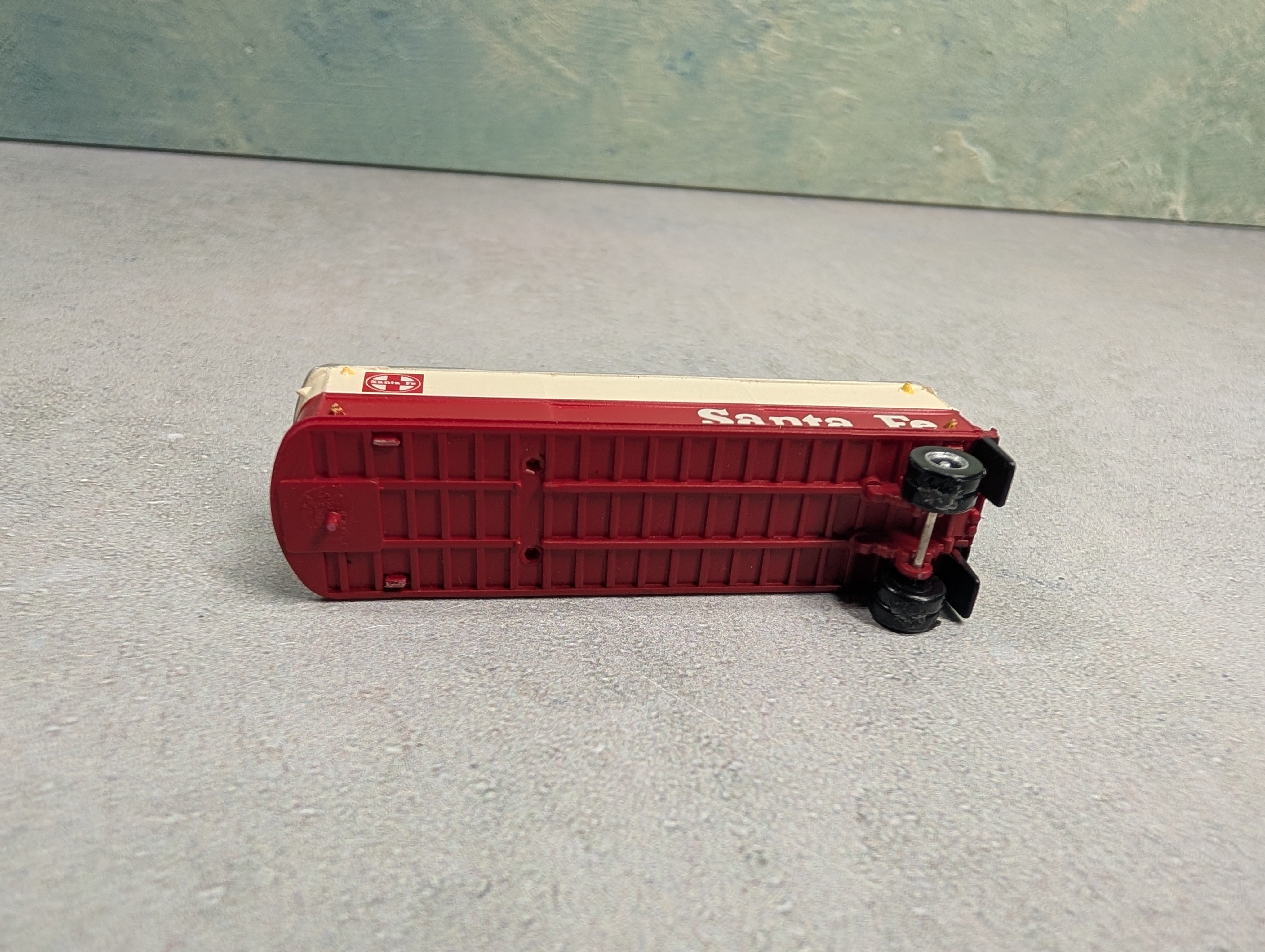 USED N Scale 33' Trailer Santa Fe ATSF