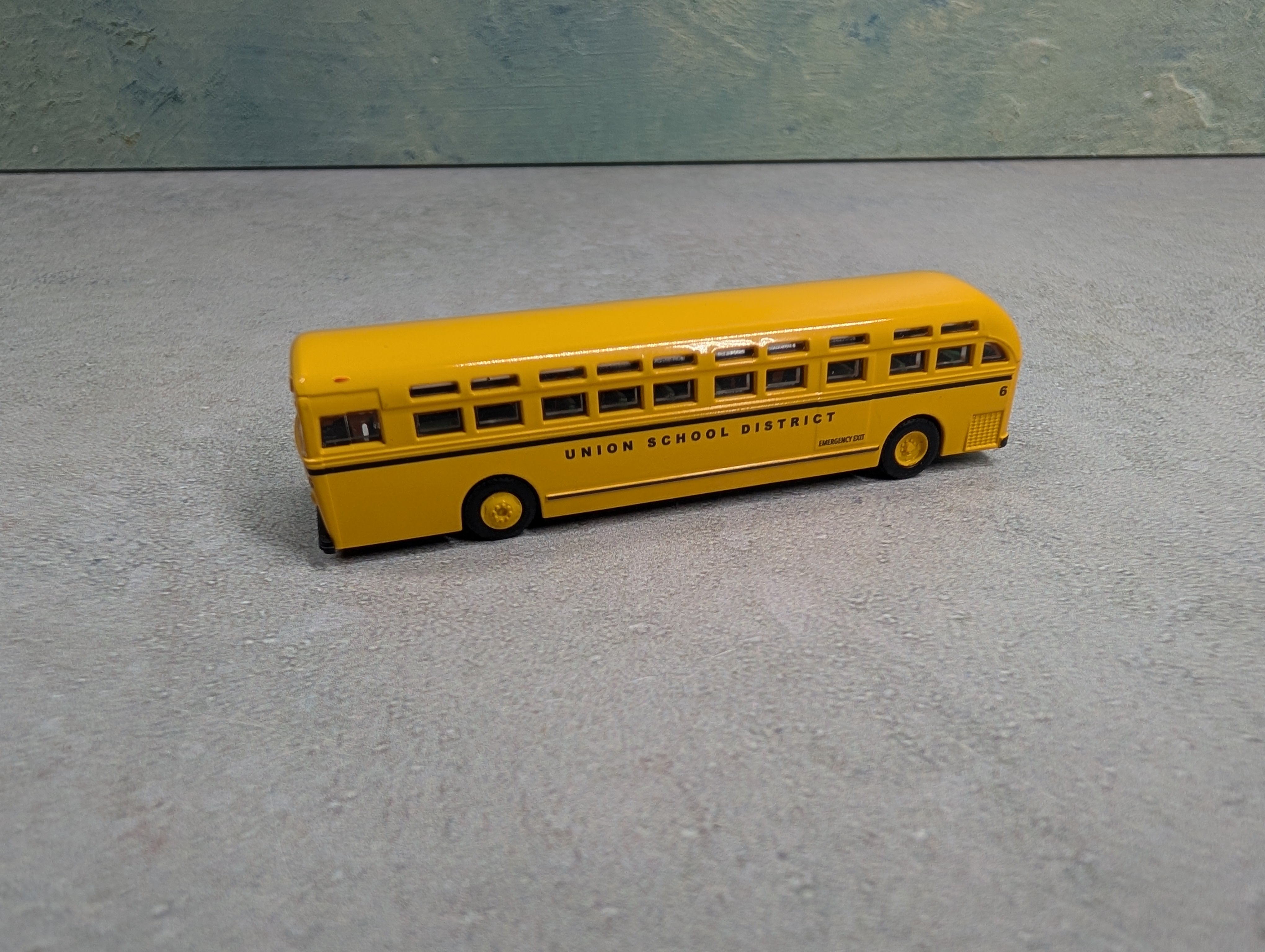 USED Wheels of Time 90715 N Scale C-49 Motor Coach Bus Union School District