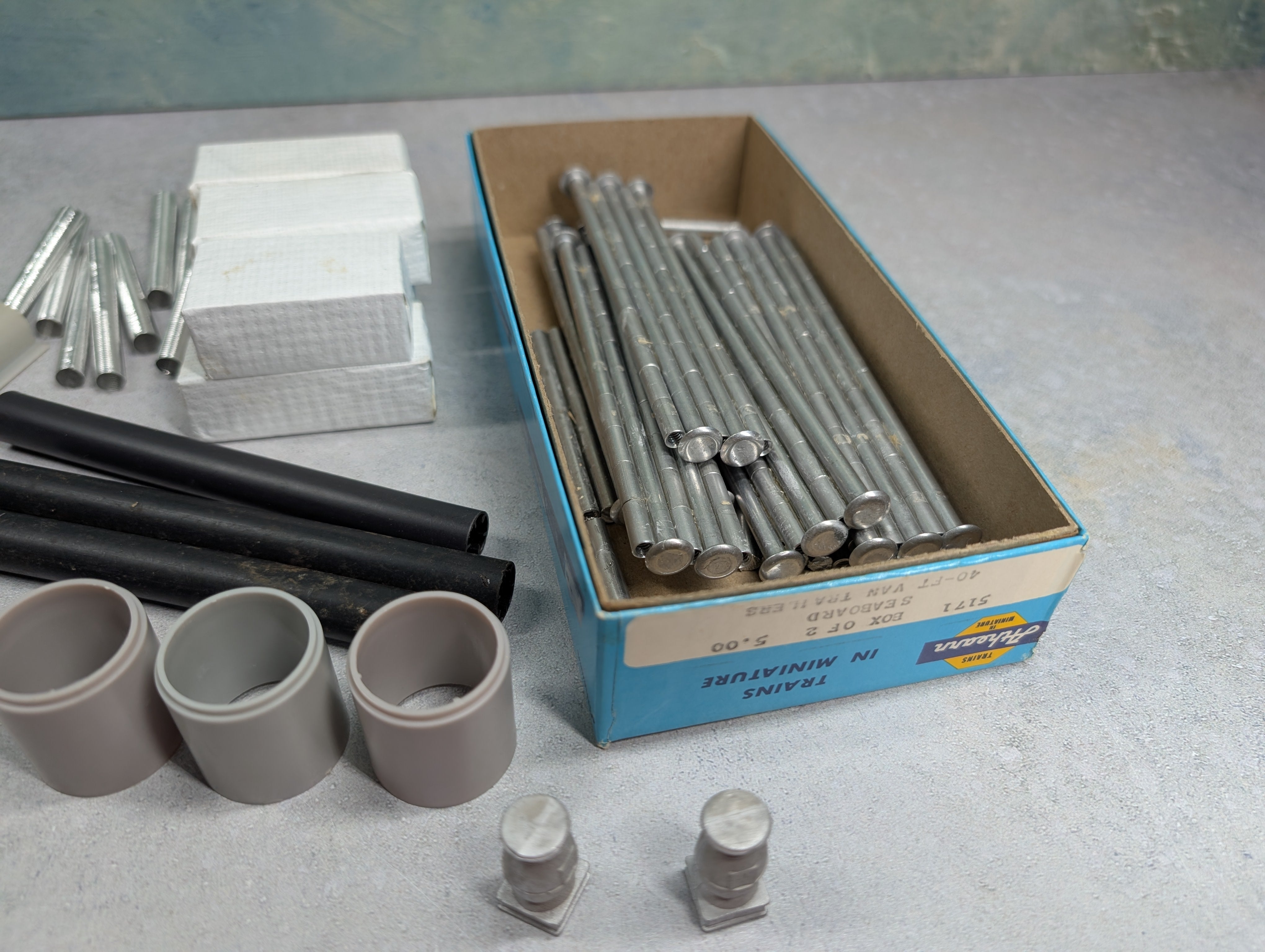 USED HO Scale Lot of Various Freight Car Loads