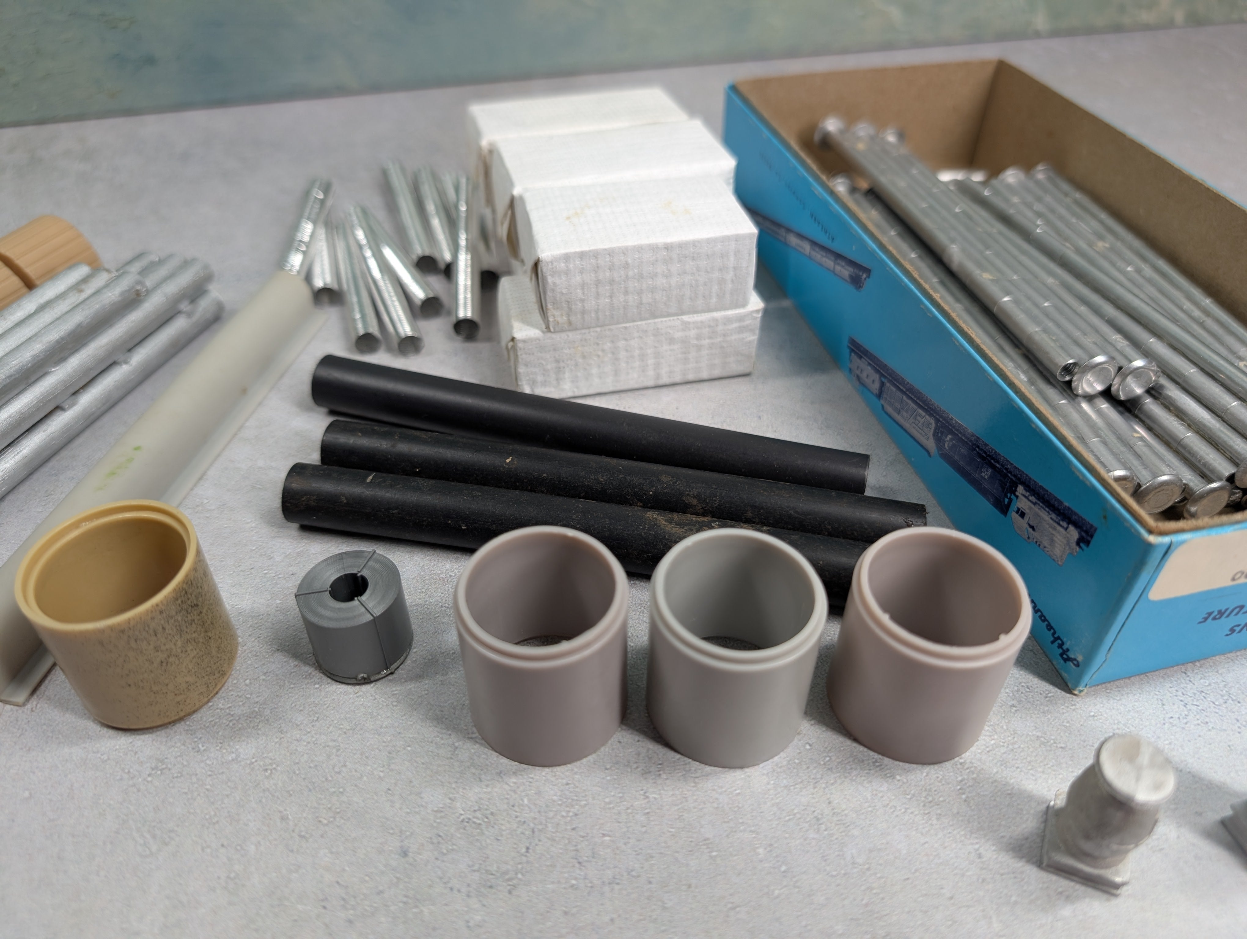 USED HO Scale Lot of Various Freight Car Loads