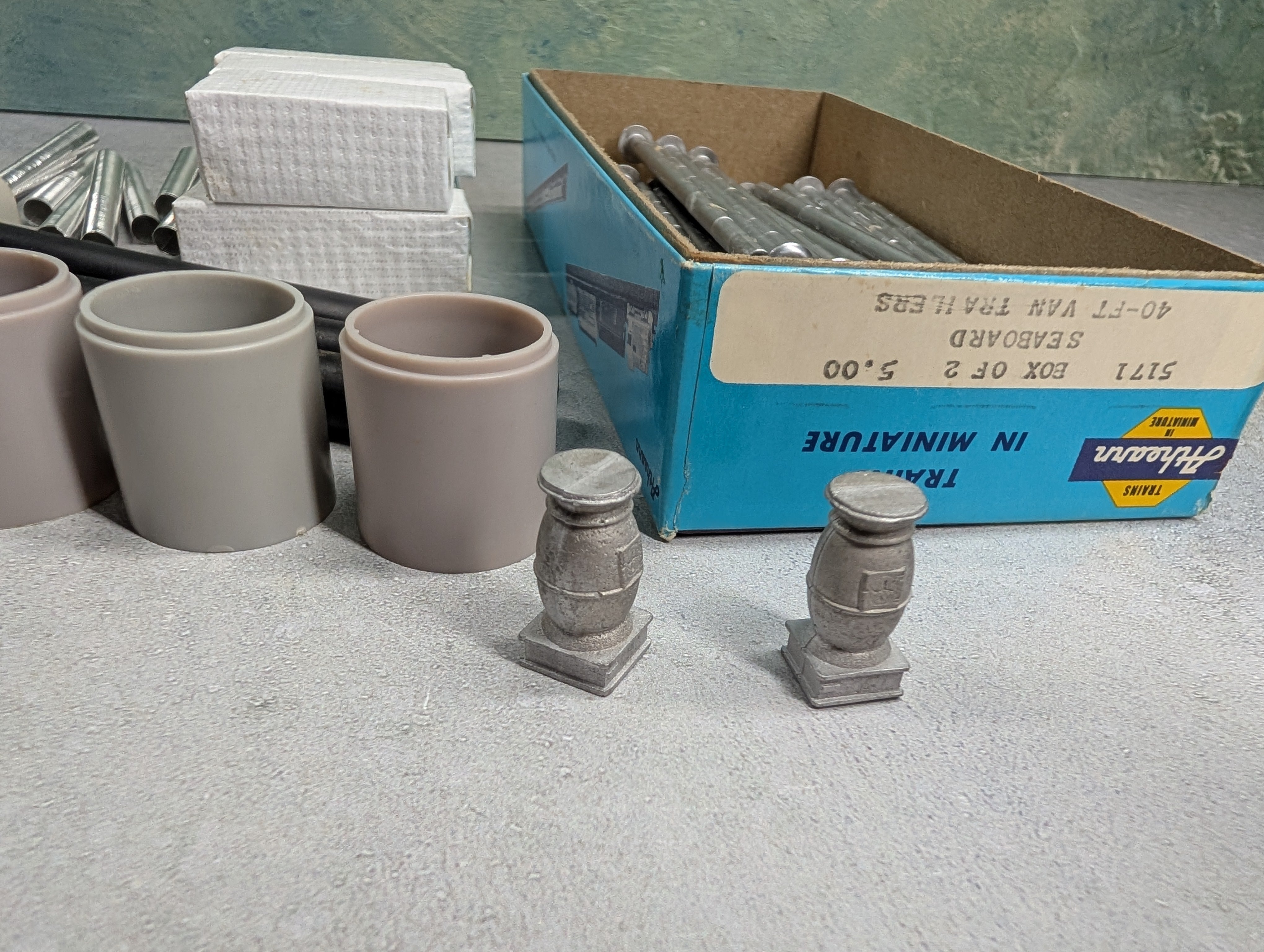 USED HO Scale Lot of Various Freight Car Loads