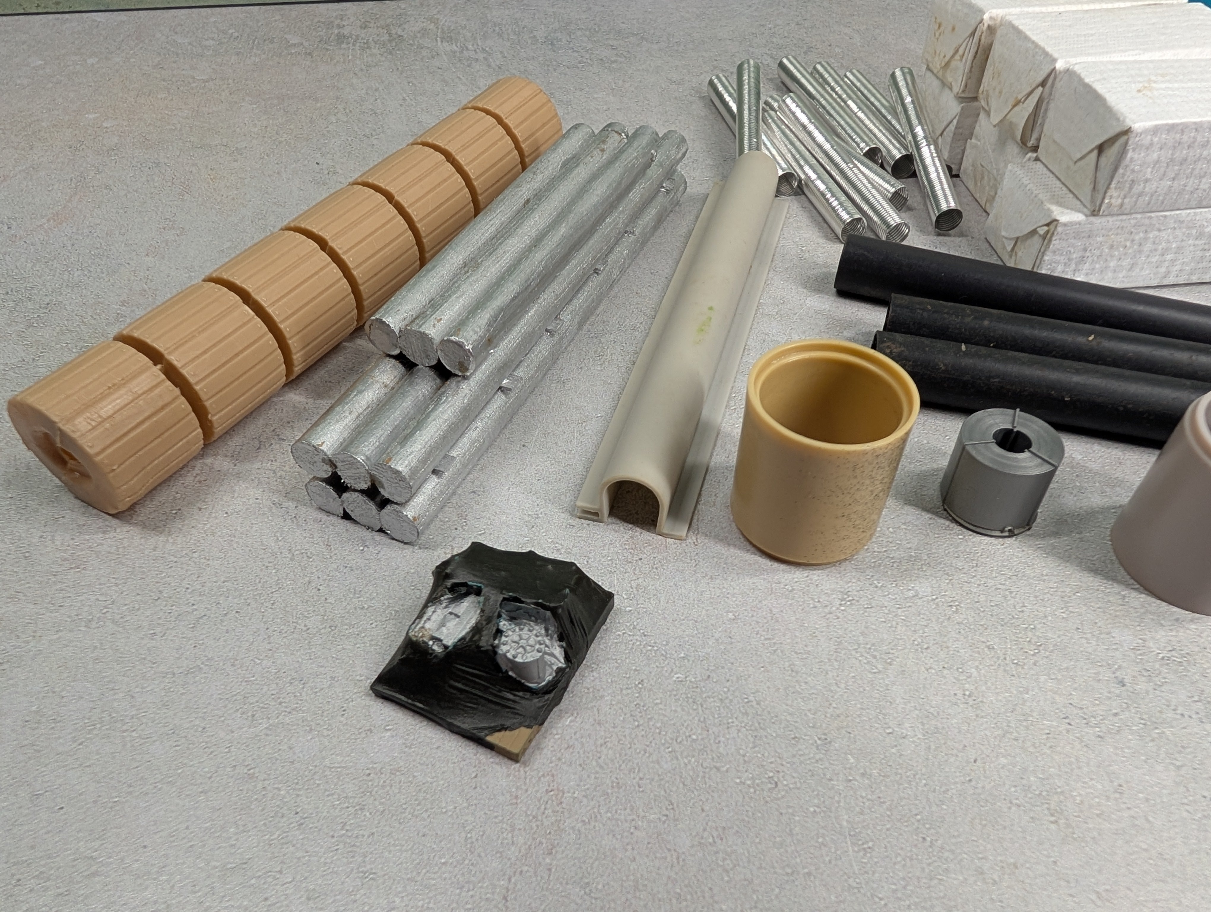 USED HO Scale Lot of Various Freight Car Loads