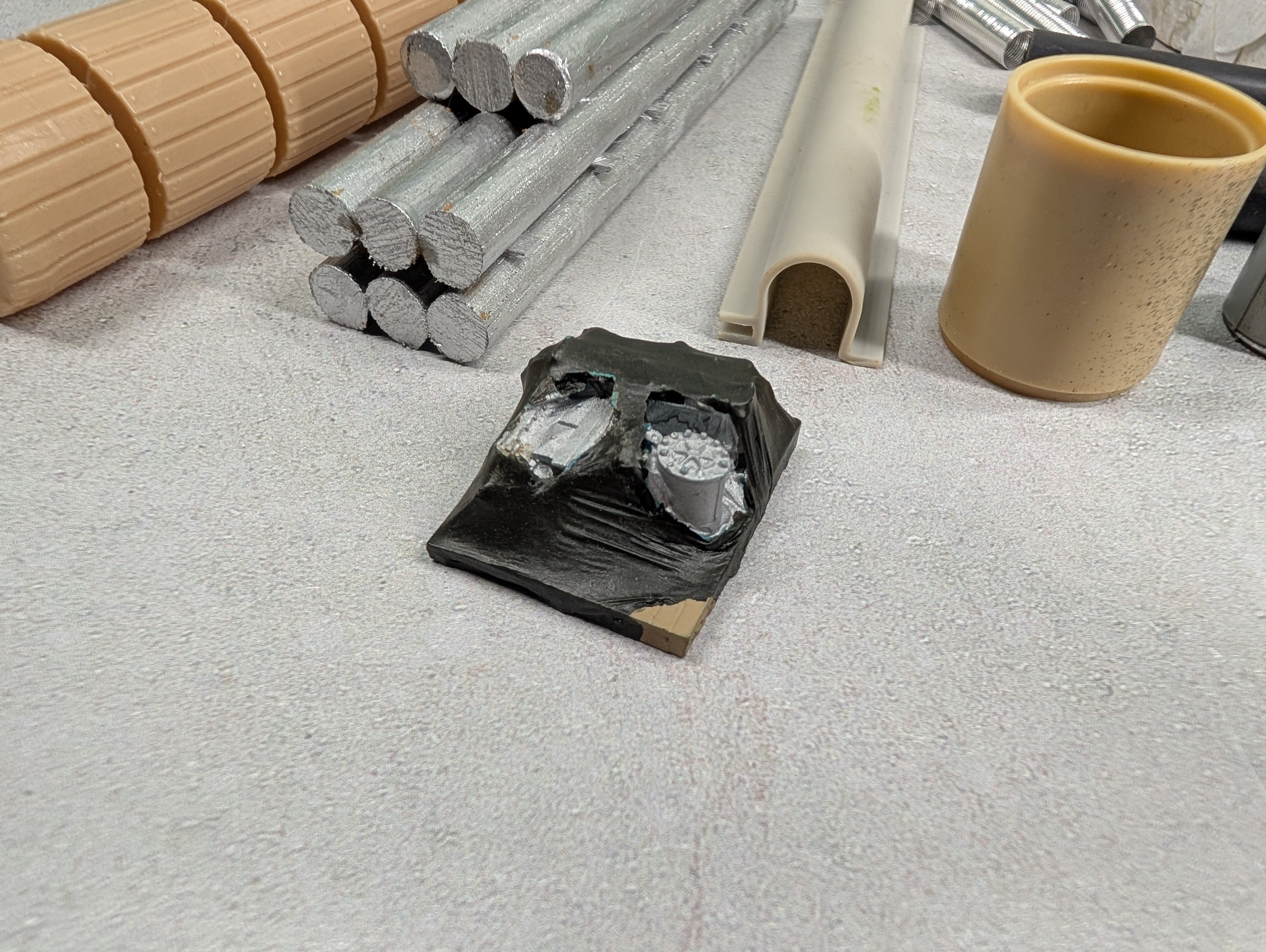 USED HO Scale Lot of Various Freight Car Loads