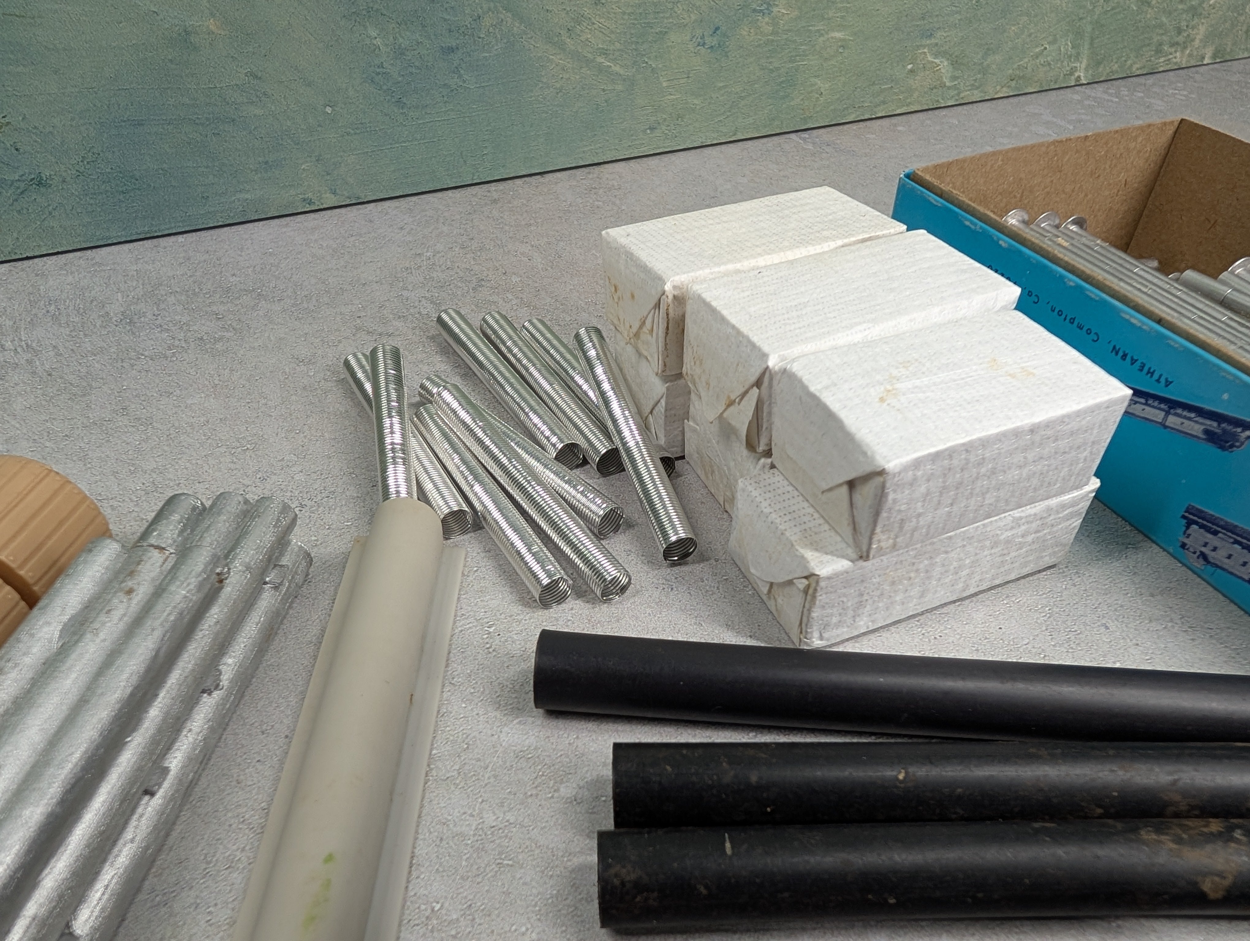 USED HO Scale Lot of Various Freight Car Loads