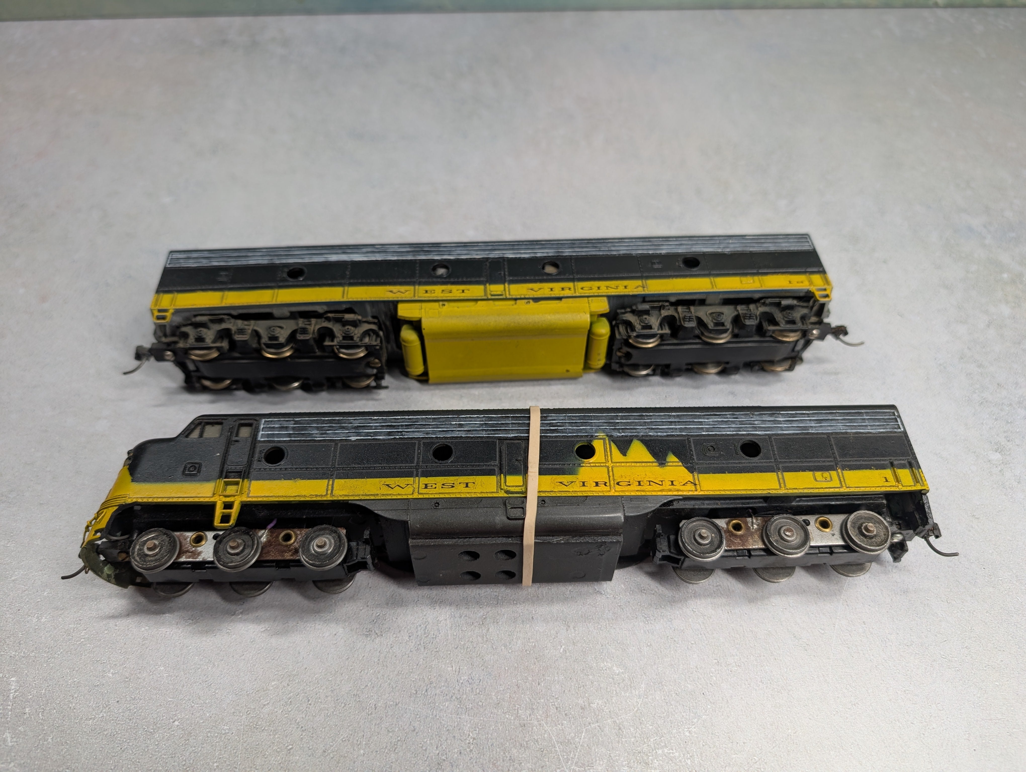 USED Athearn HO Scale Set of A & B Powered Custom Diesel Locomotives West Virginia