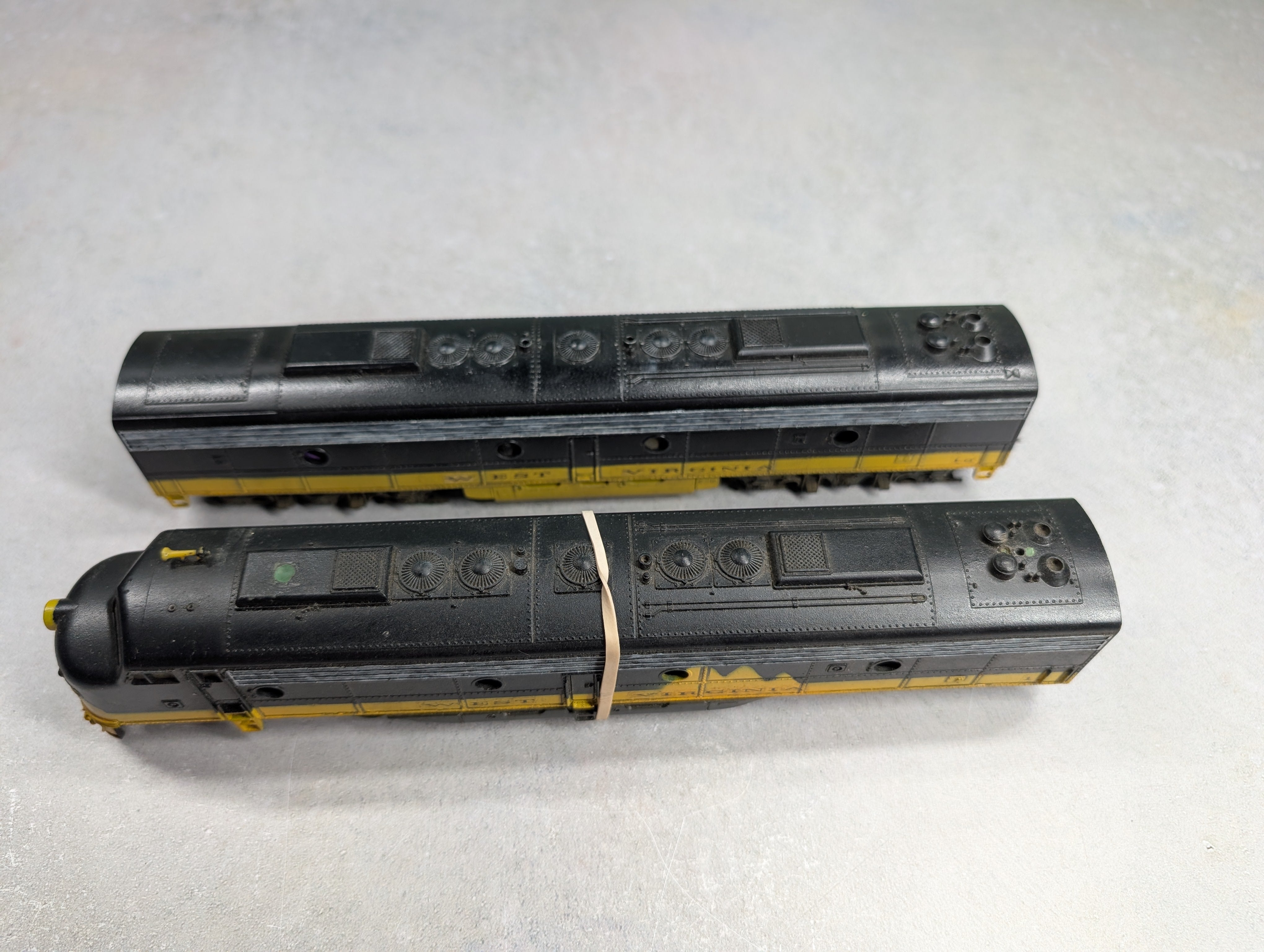 USED Athearn HO Scale Set of A & B Powered Custom Diesel Locomotives West Virginia