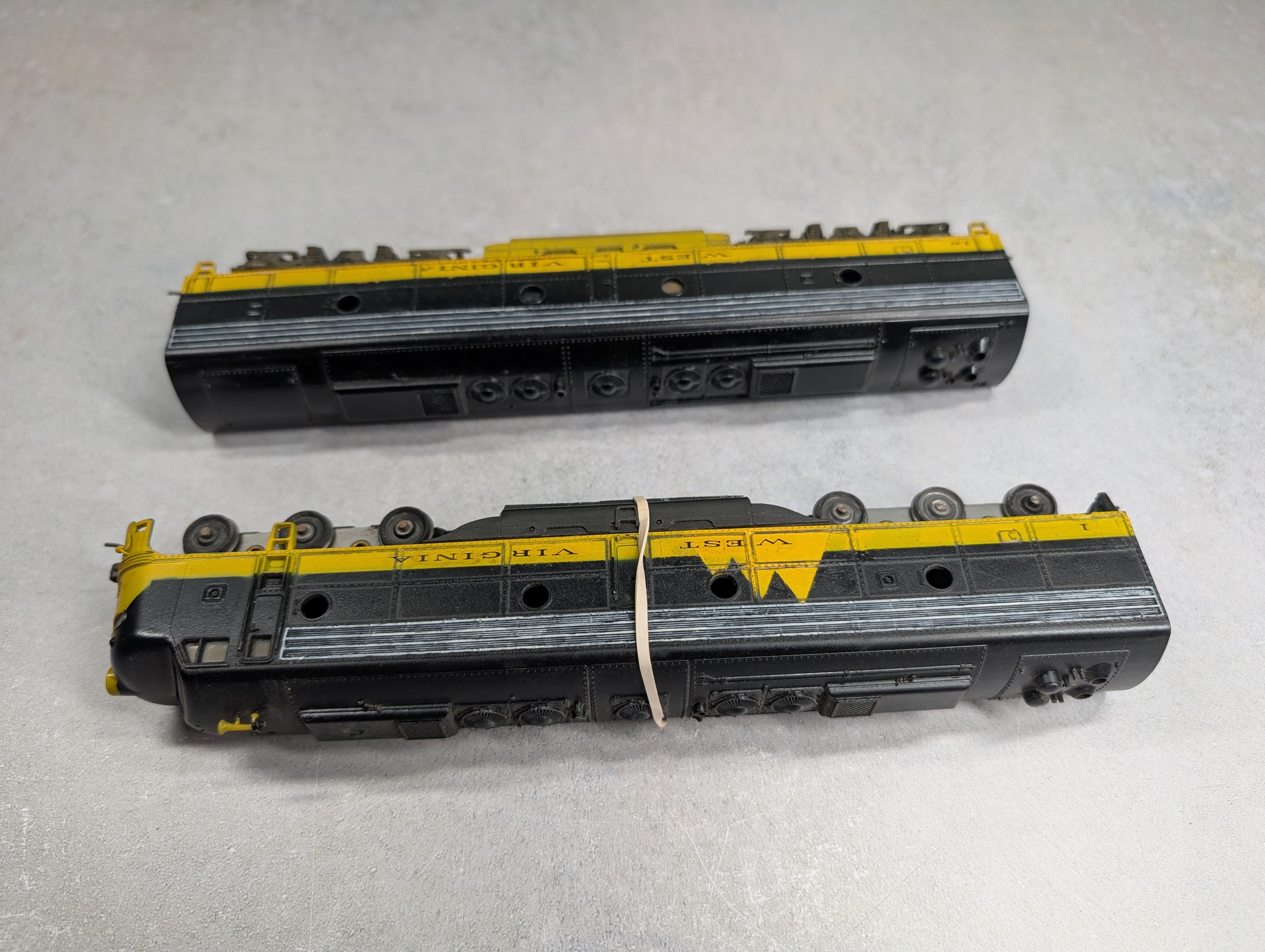 USED Athearn HO Scale Set of A & B Powered Custom Diesel Locomotives West Virginia