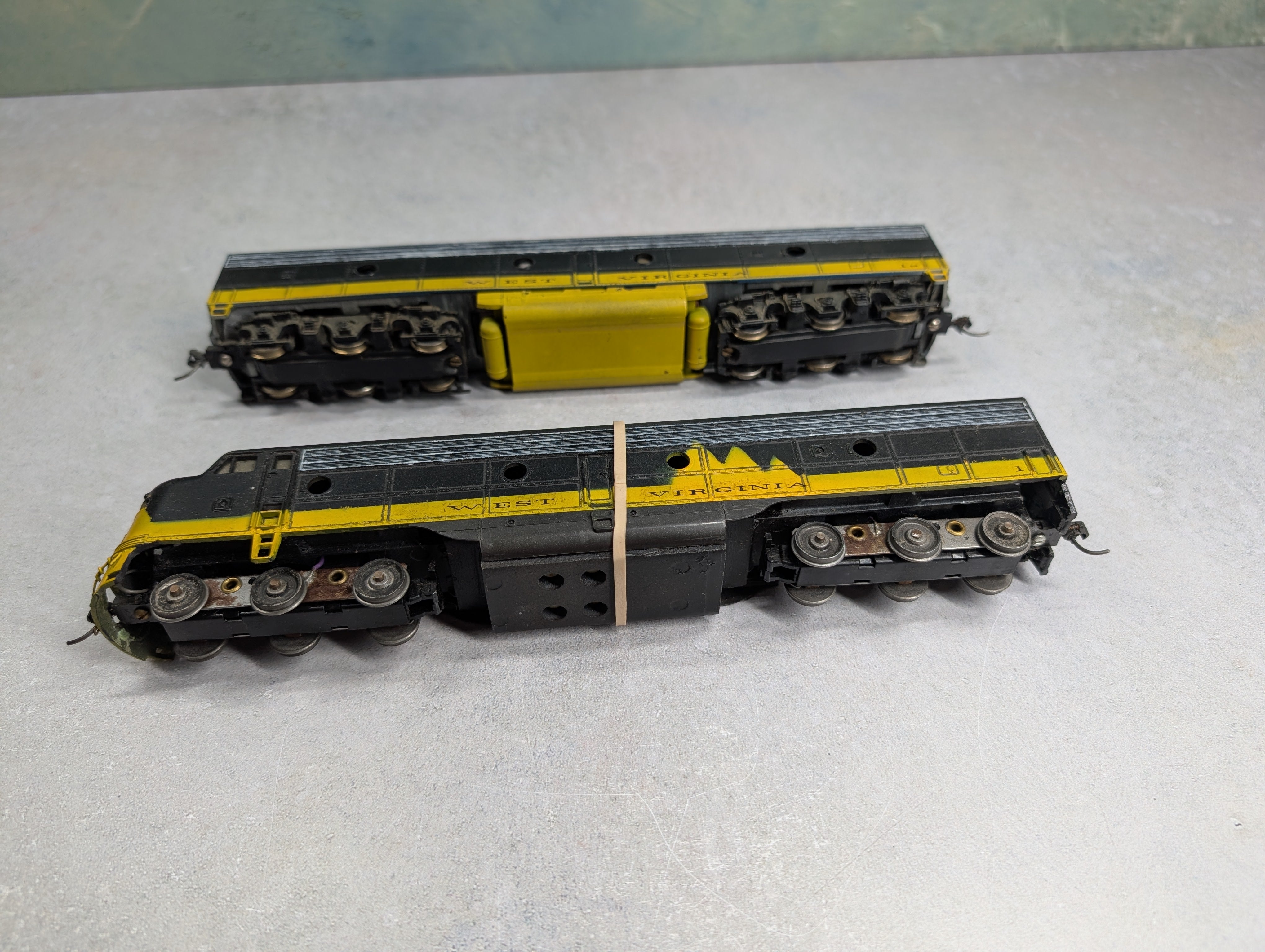 USED Athearn HO Scale Set of A & B Powered Custom Diesel Locomotives West Virginia