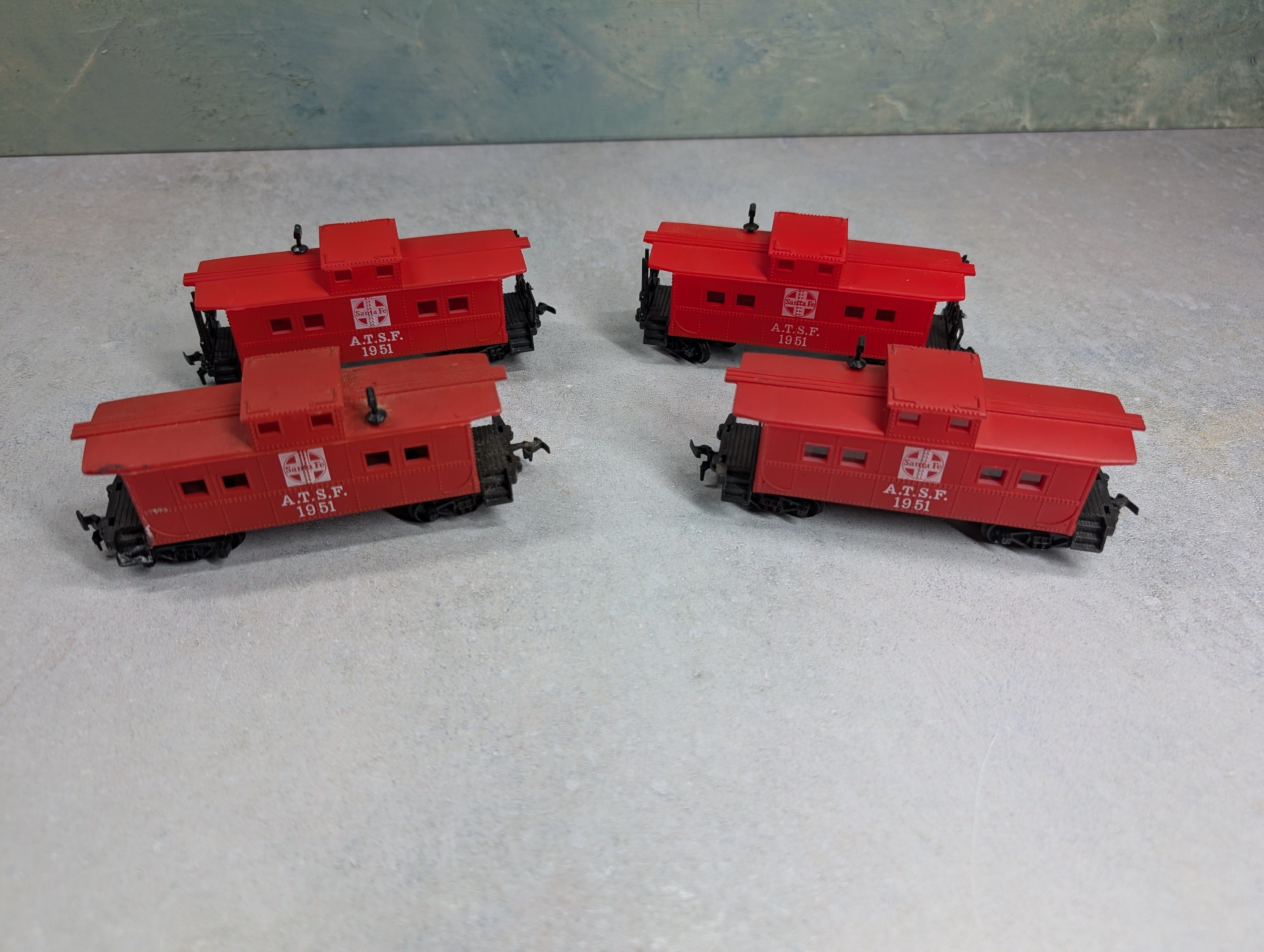 USED Life-Like HO Scale Lot of Cabooses Santa Fe ATSF #1951 (4 pcs)