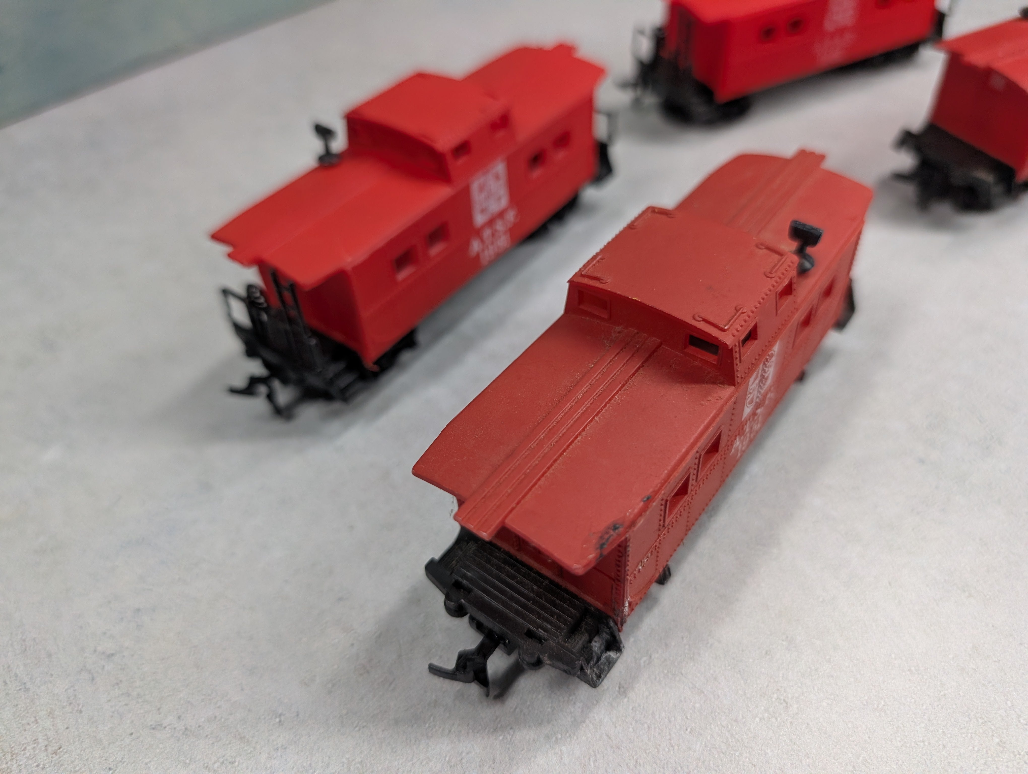 USED Life-Like HO Scale Lot of Cabooses Santa Fe ATSF #1951 (4 pcs)
