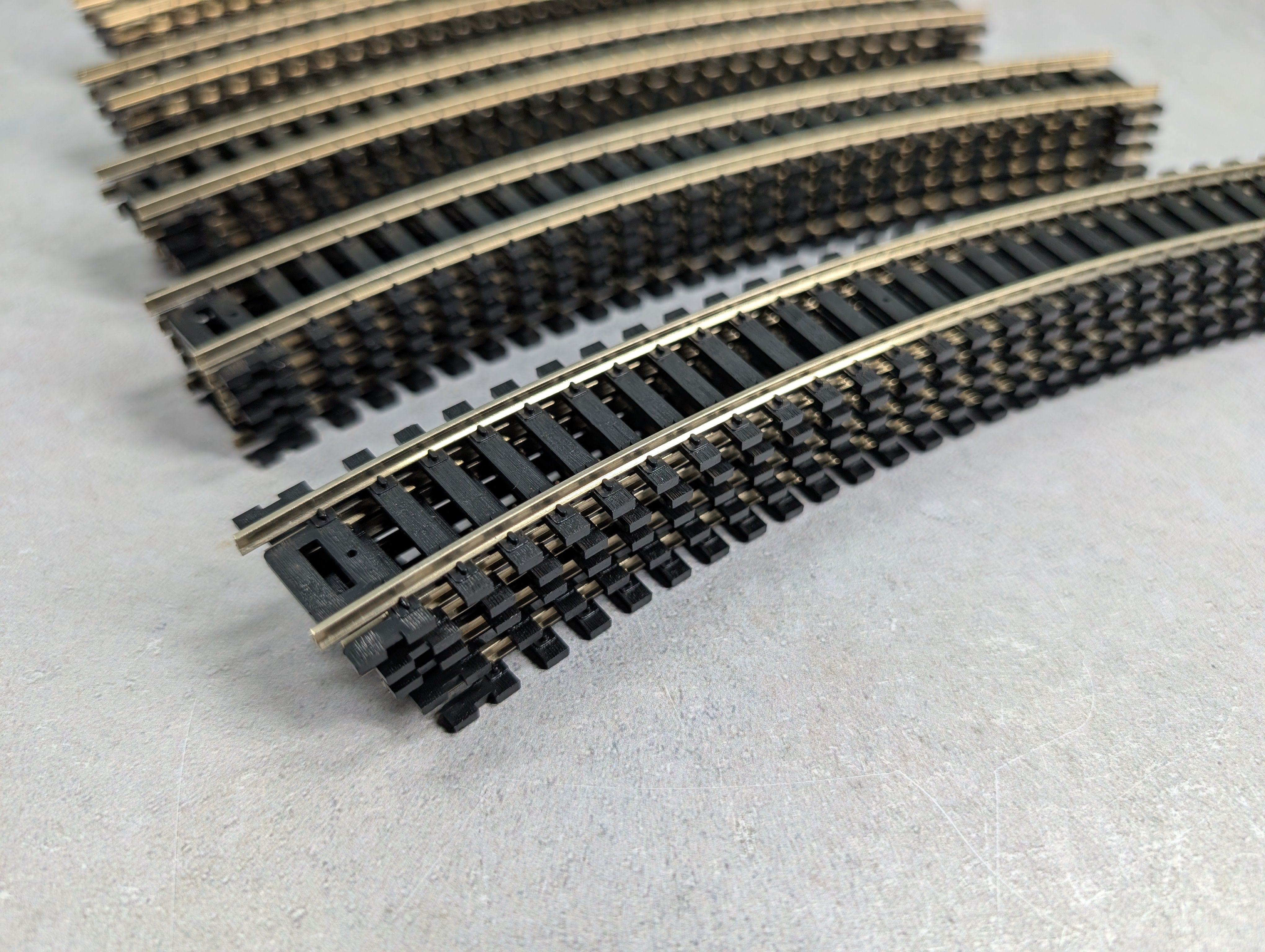 USED Atlas HO Scale Lot of 15" Radius Curved Track Silver Code 100 (25 pcs)