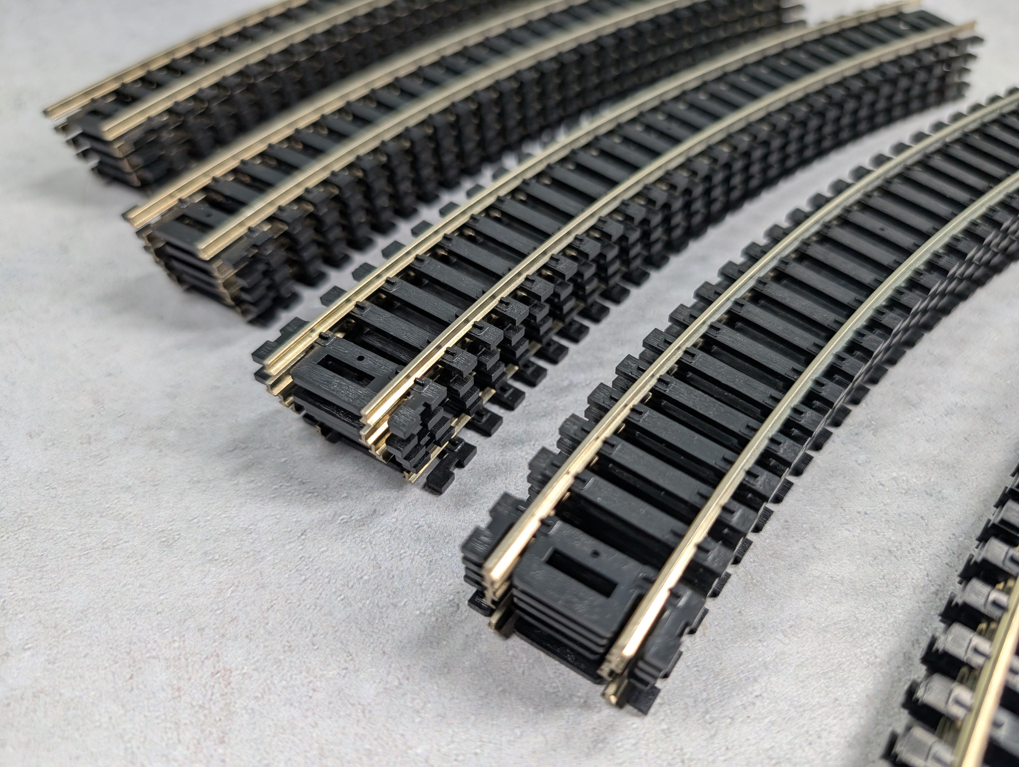 USED Atlas HO Scale Lot of 15" Radius Curved Track Silver Code 100 (25 pcs)