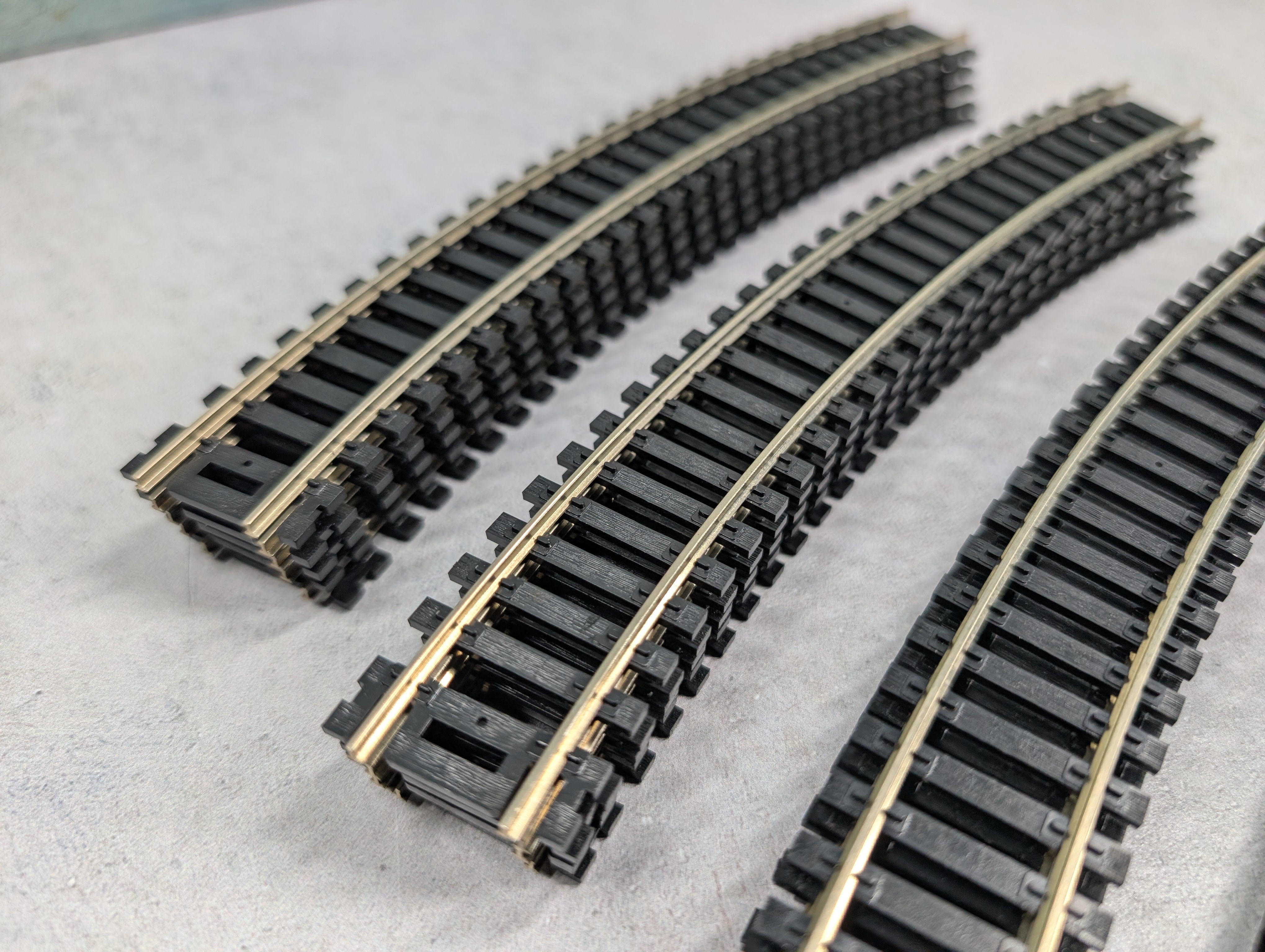 USED Atlas HO Scale Lot of 15" Radius Curved Track Silver Code 100 (25 pcs)